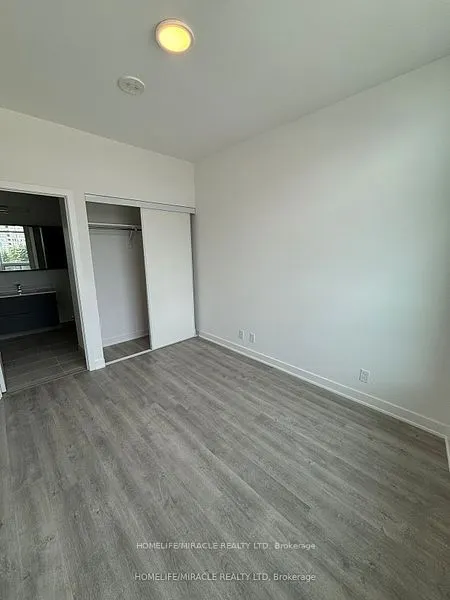 30 Upper Mall Way, #204A