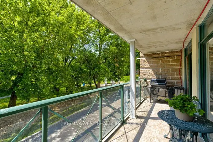 141 Woodbridge Avenue, #104