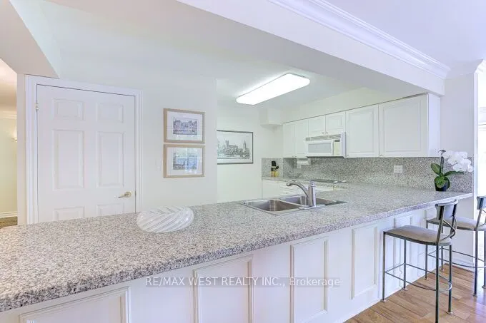 141 Woodbridge Avenue, #104