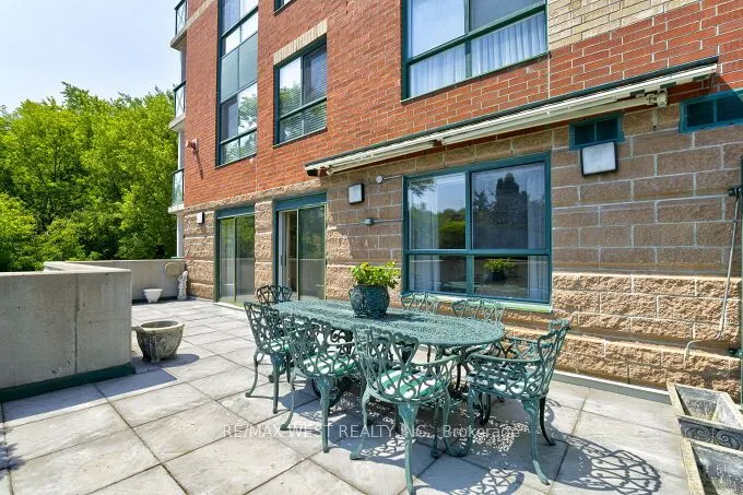 141 Woodbridge Avenue, #104