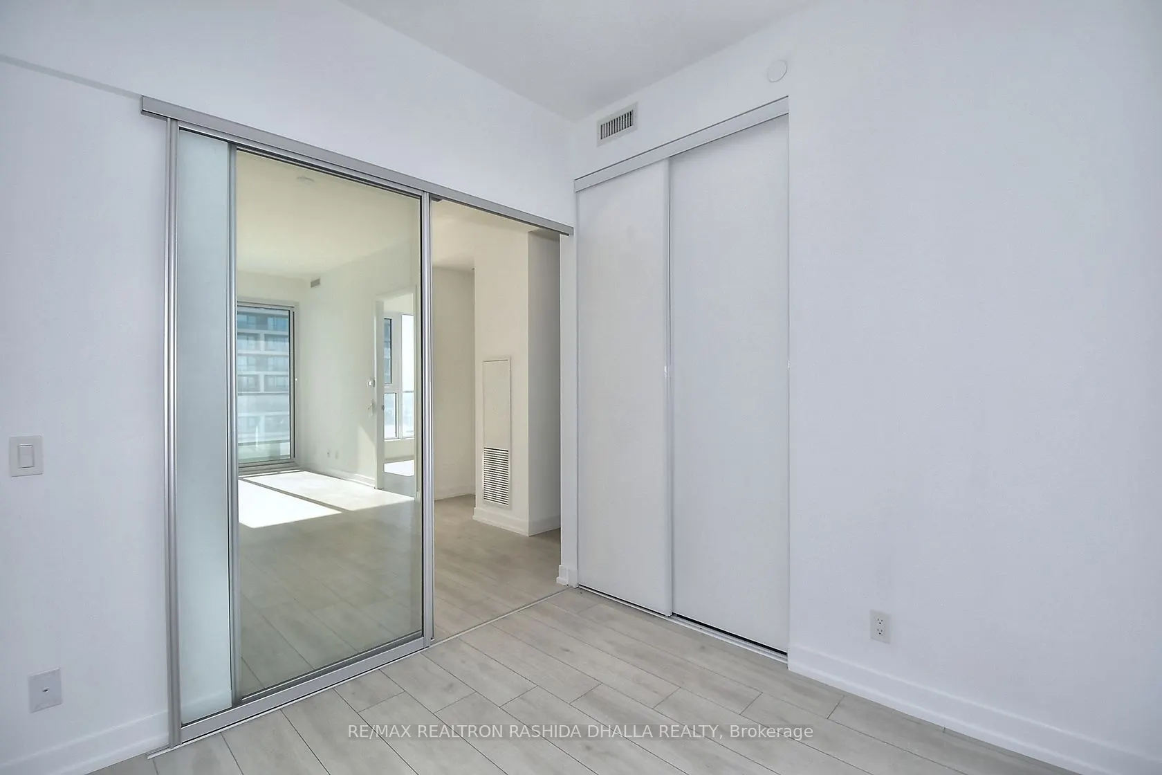 898 Portage Parkway N, #4808