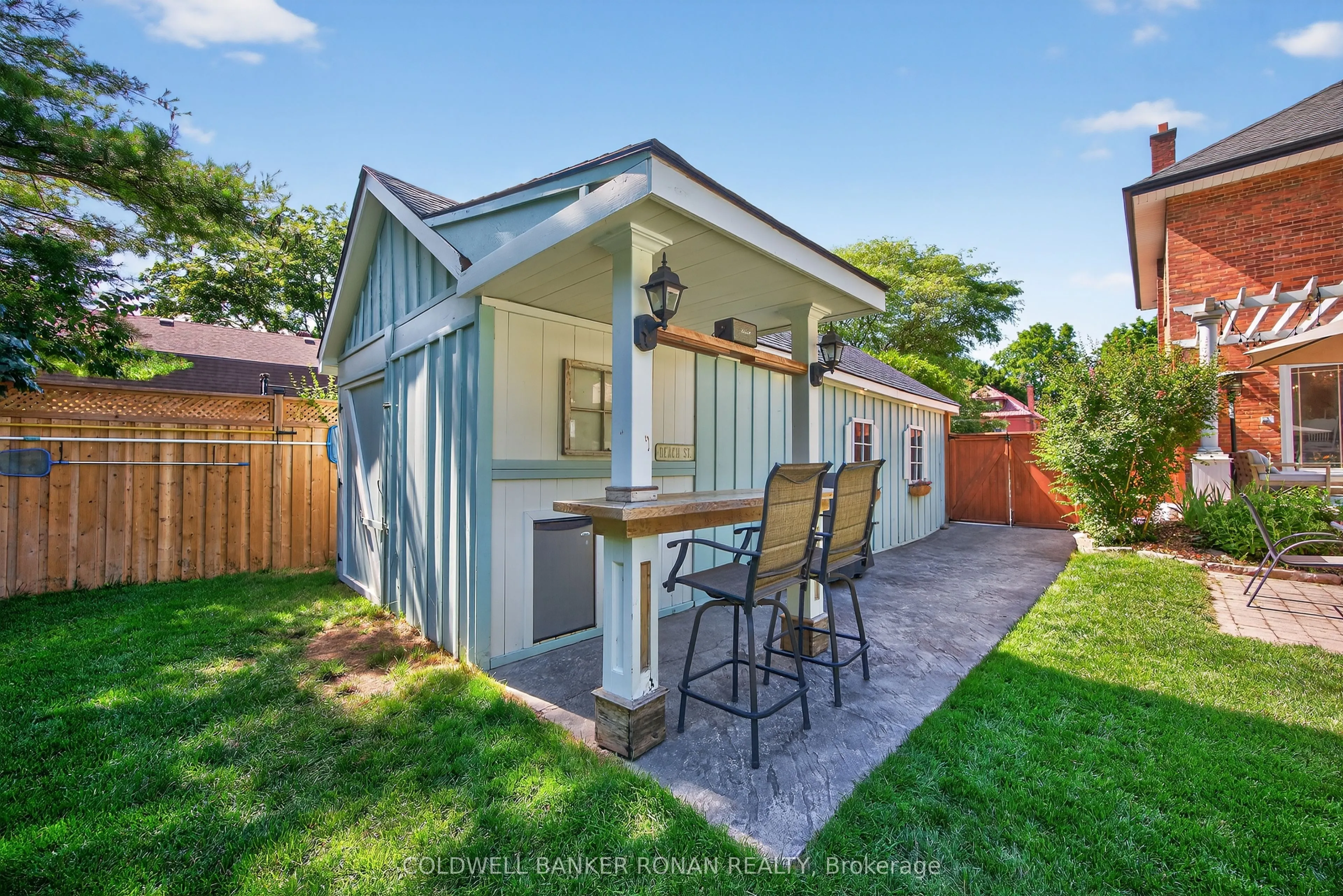 163 Wellington Street W