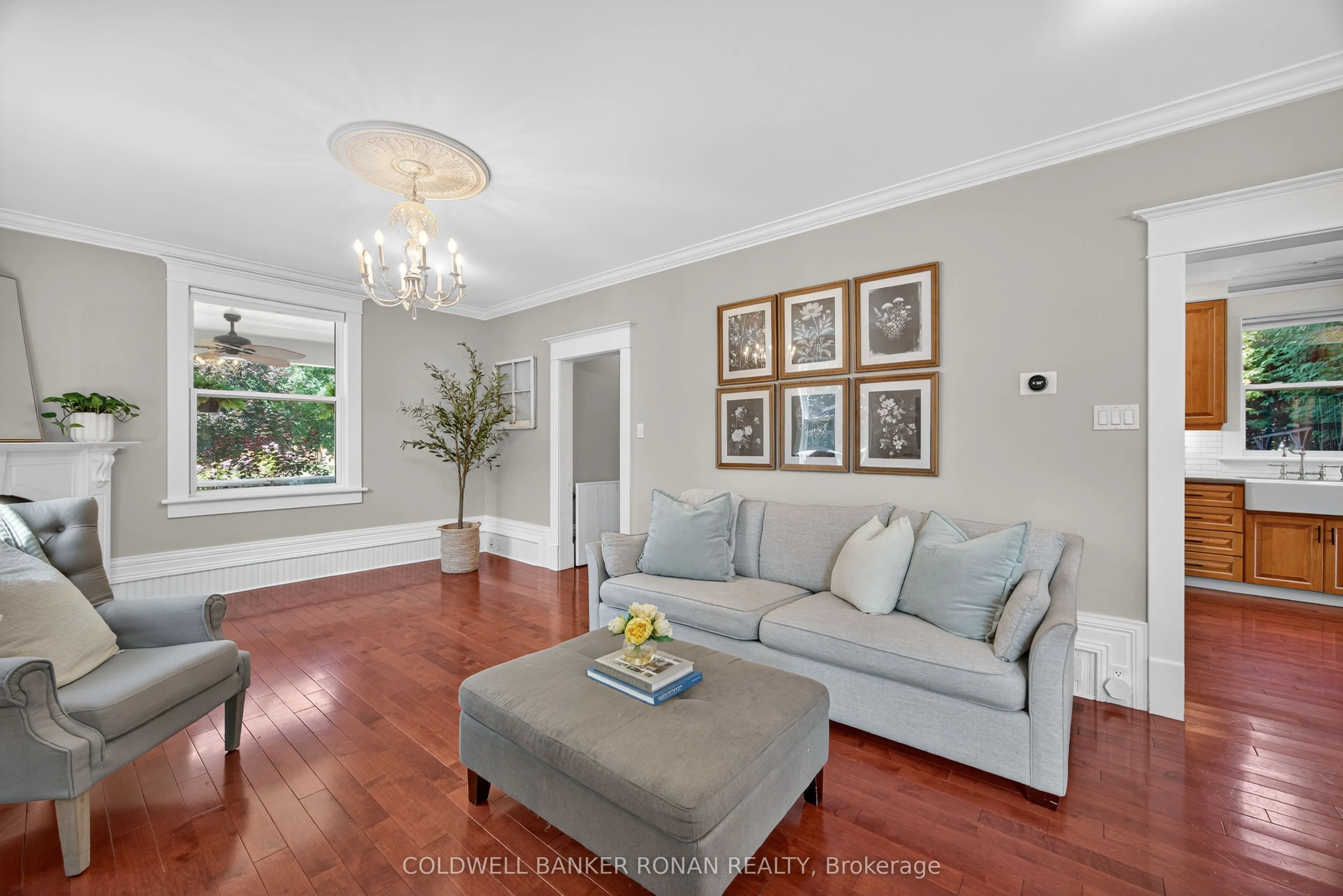 163 Wellington Street W