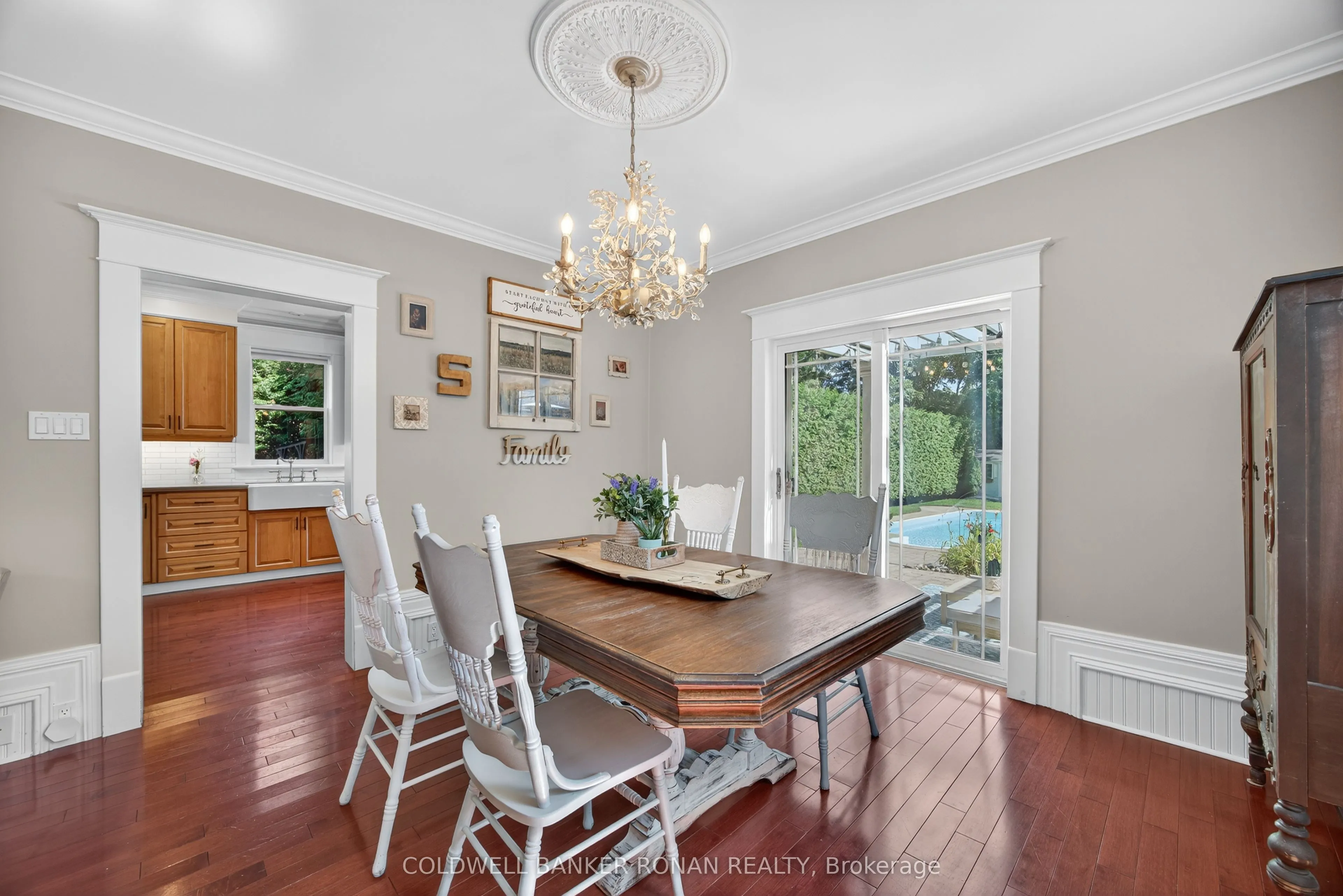 163 Wellington Street W