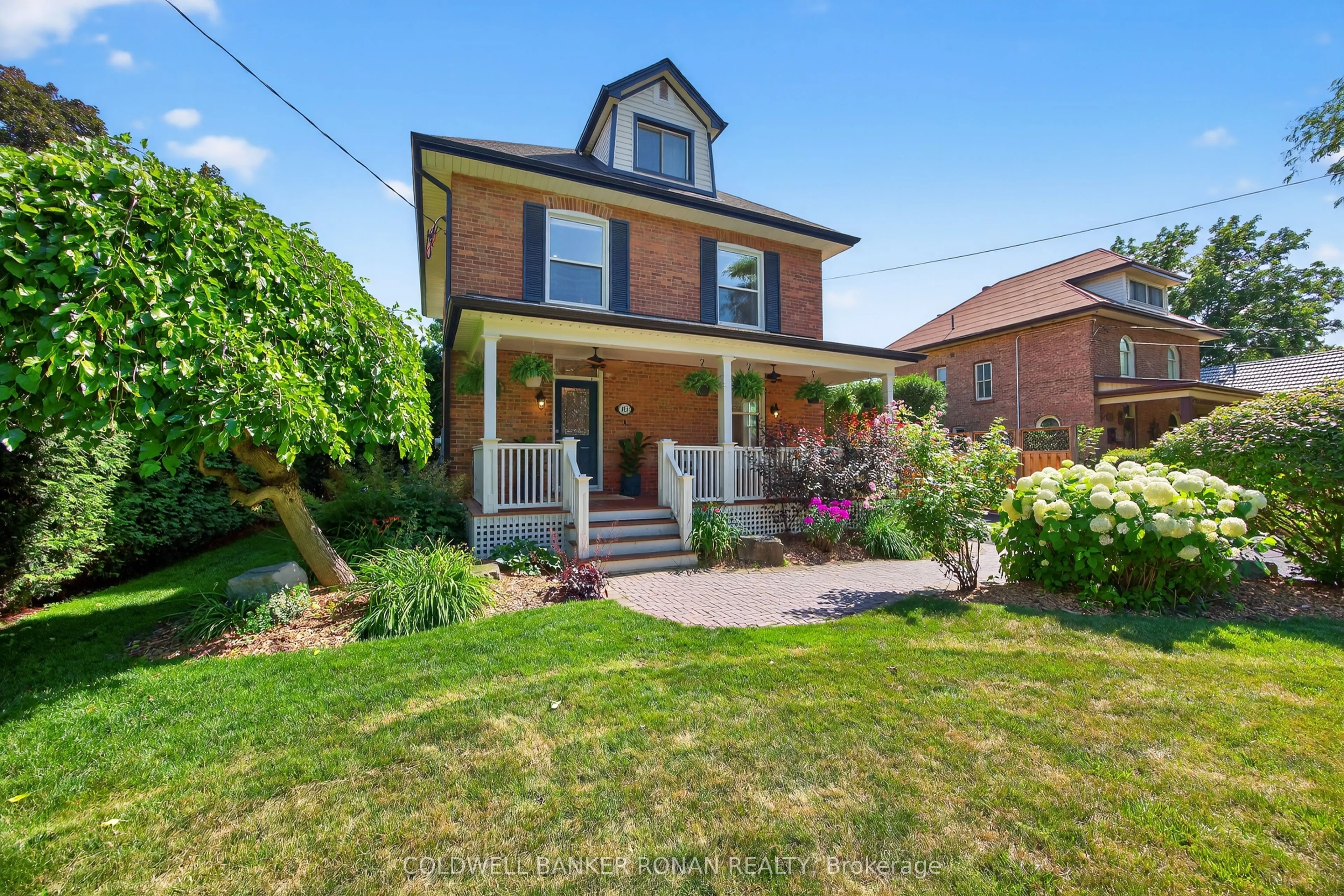 163 Wellington Street W
