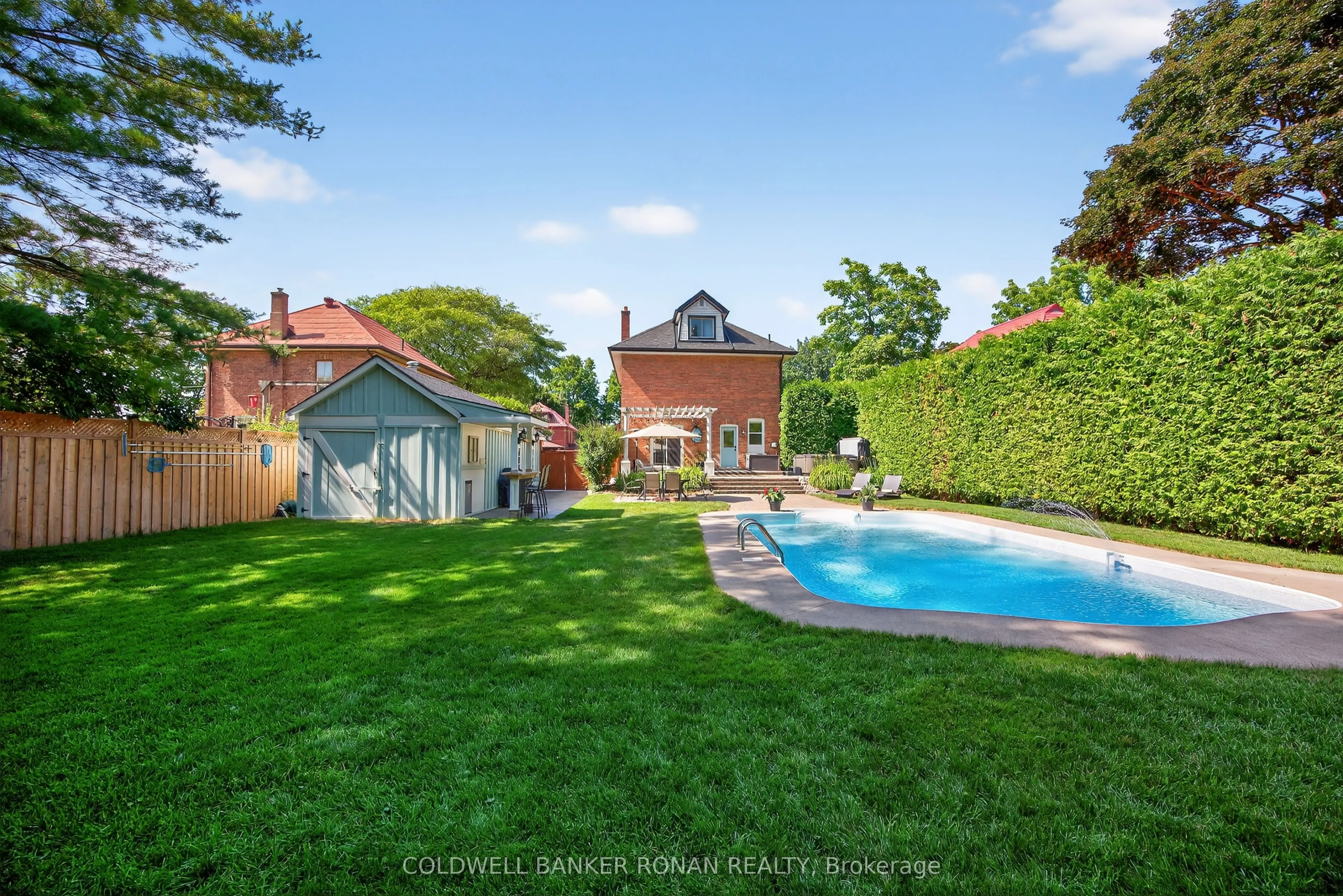 163 Wellington Street W