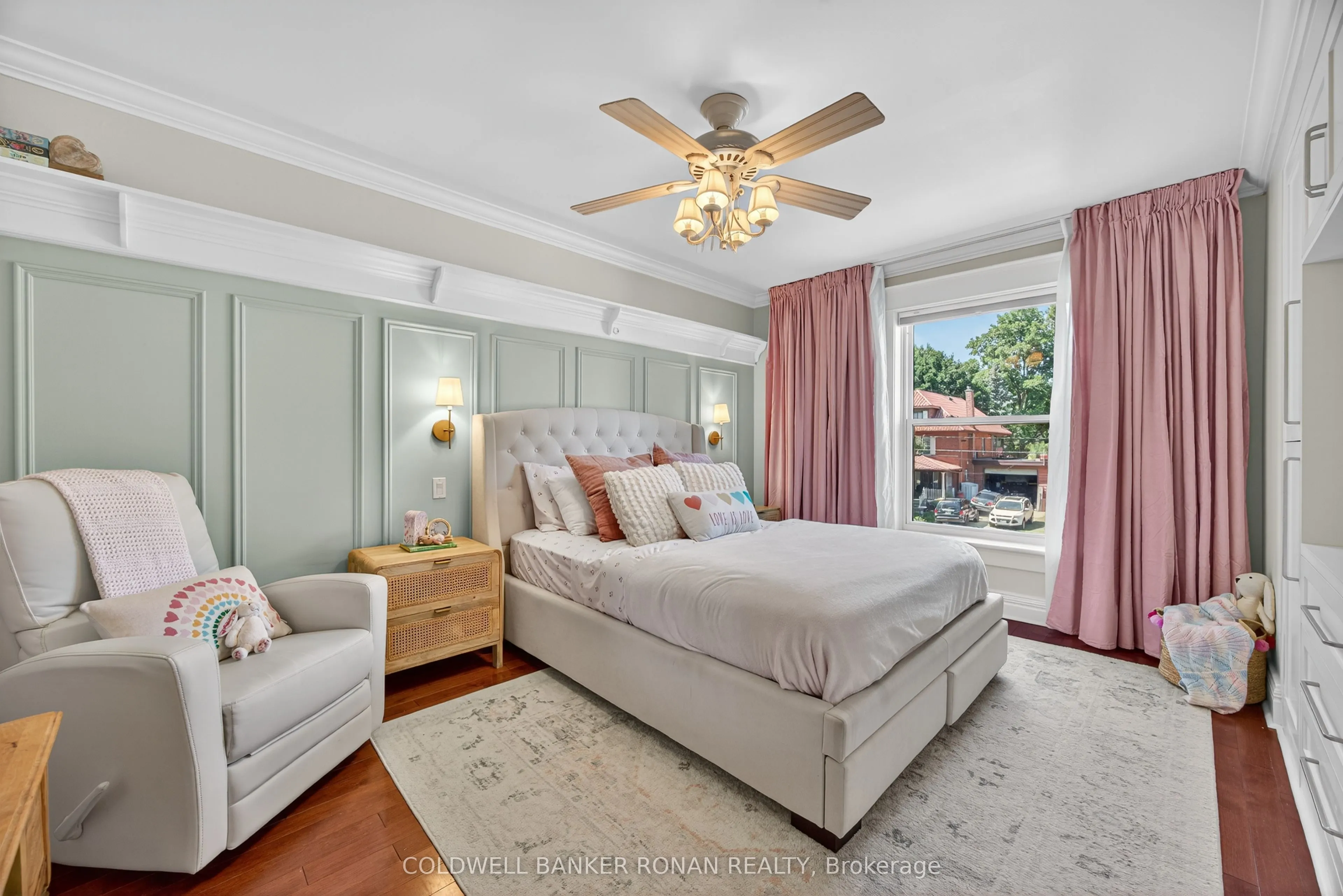 163 Wellington Street W