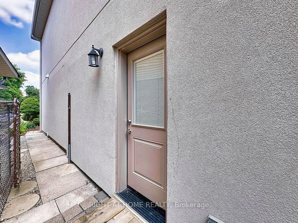 100 Greenbelt Crescent
