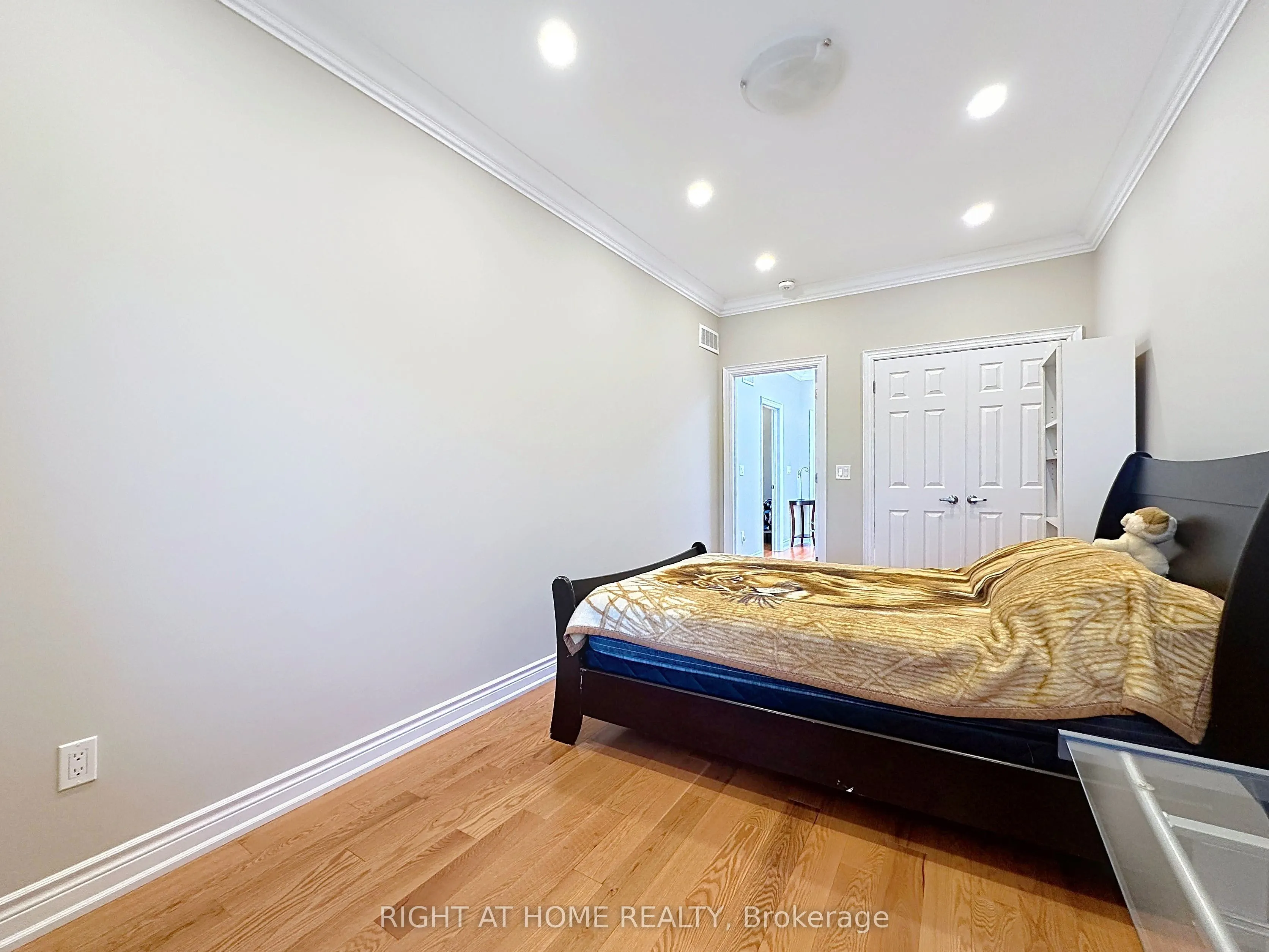 100 Greenbelt Crescent