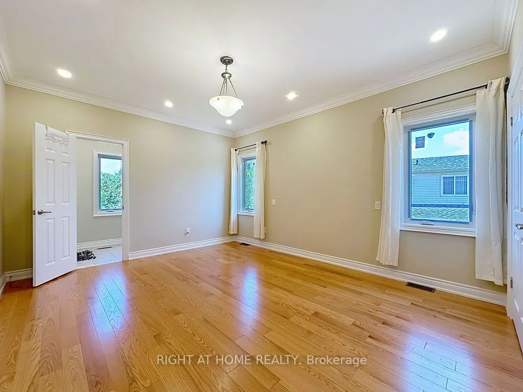100 Greenbelt Crescent
