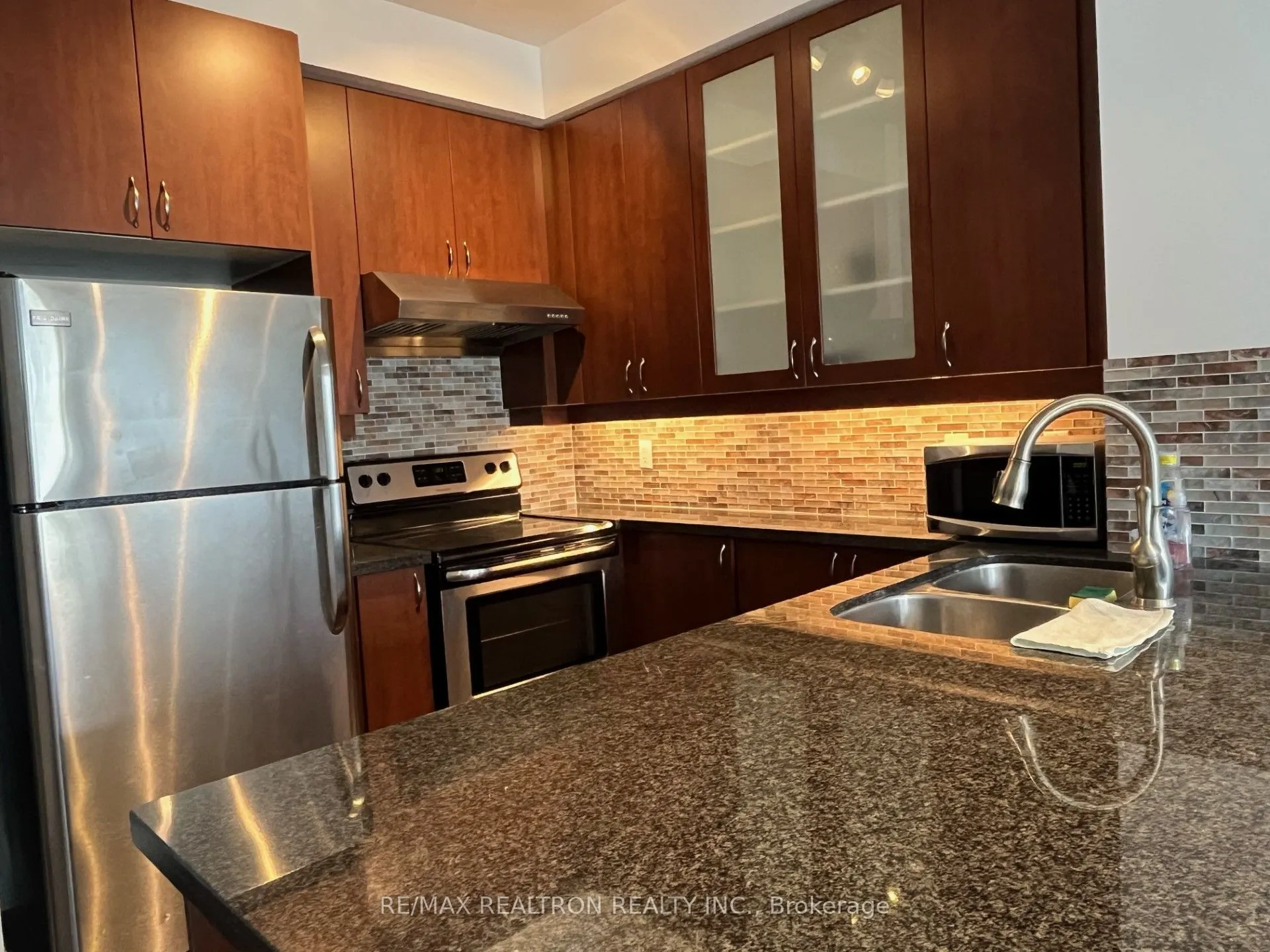 111 Upper Duke Crescent, #801