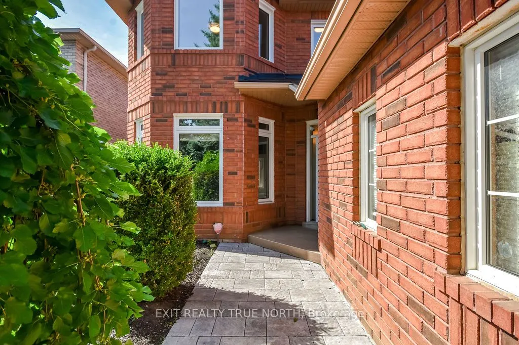 1908 Emerald Court