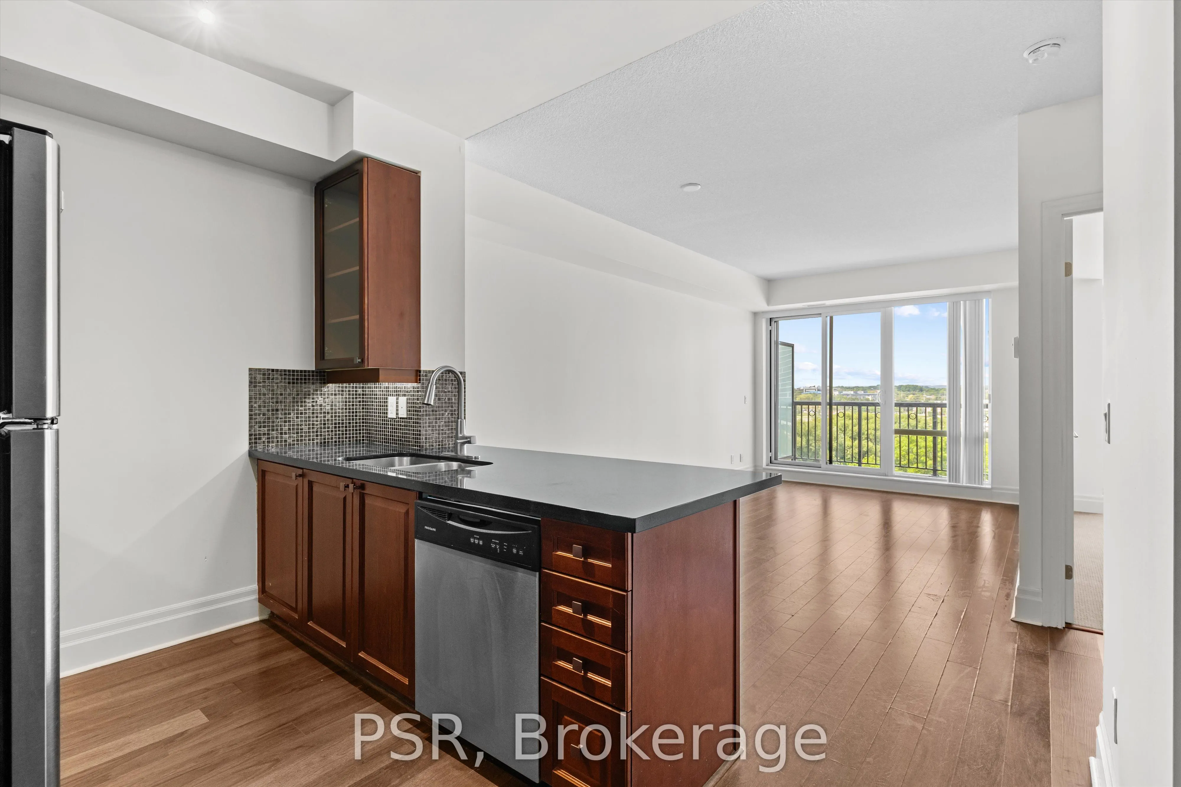 151 Upper Duke Crescent, #706
