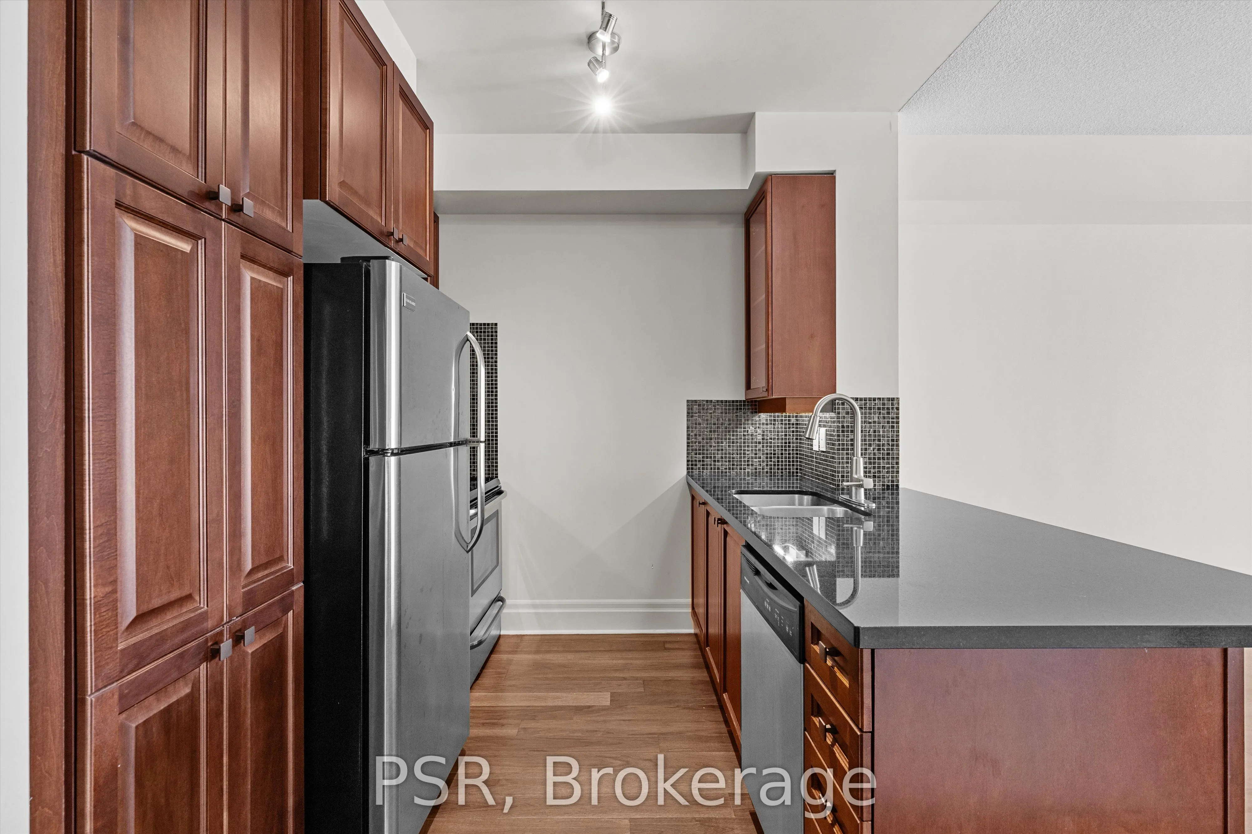 151 Upper Duke Crescent, #706