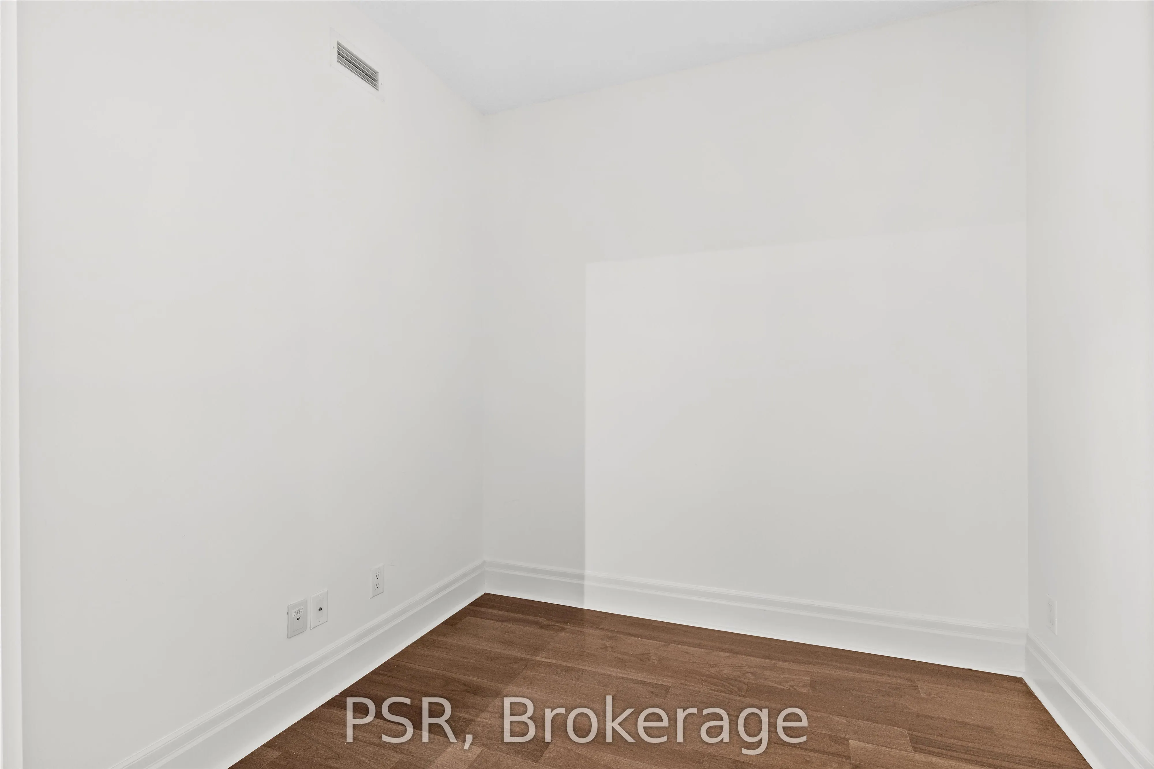 151 Upper Duke Crescent, #706