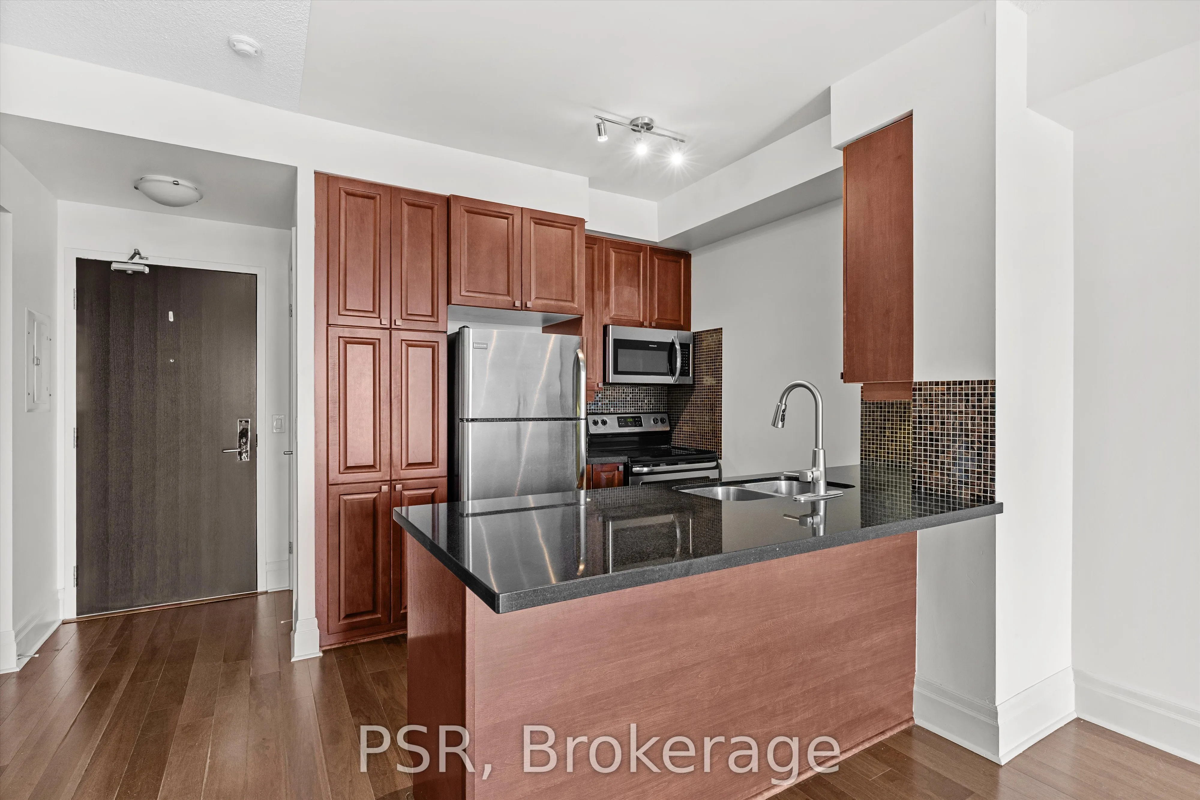 151 Upper Duke Crescent, #706