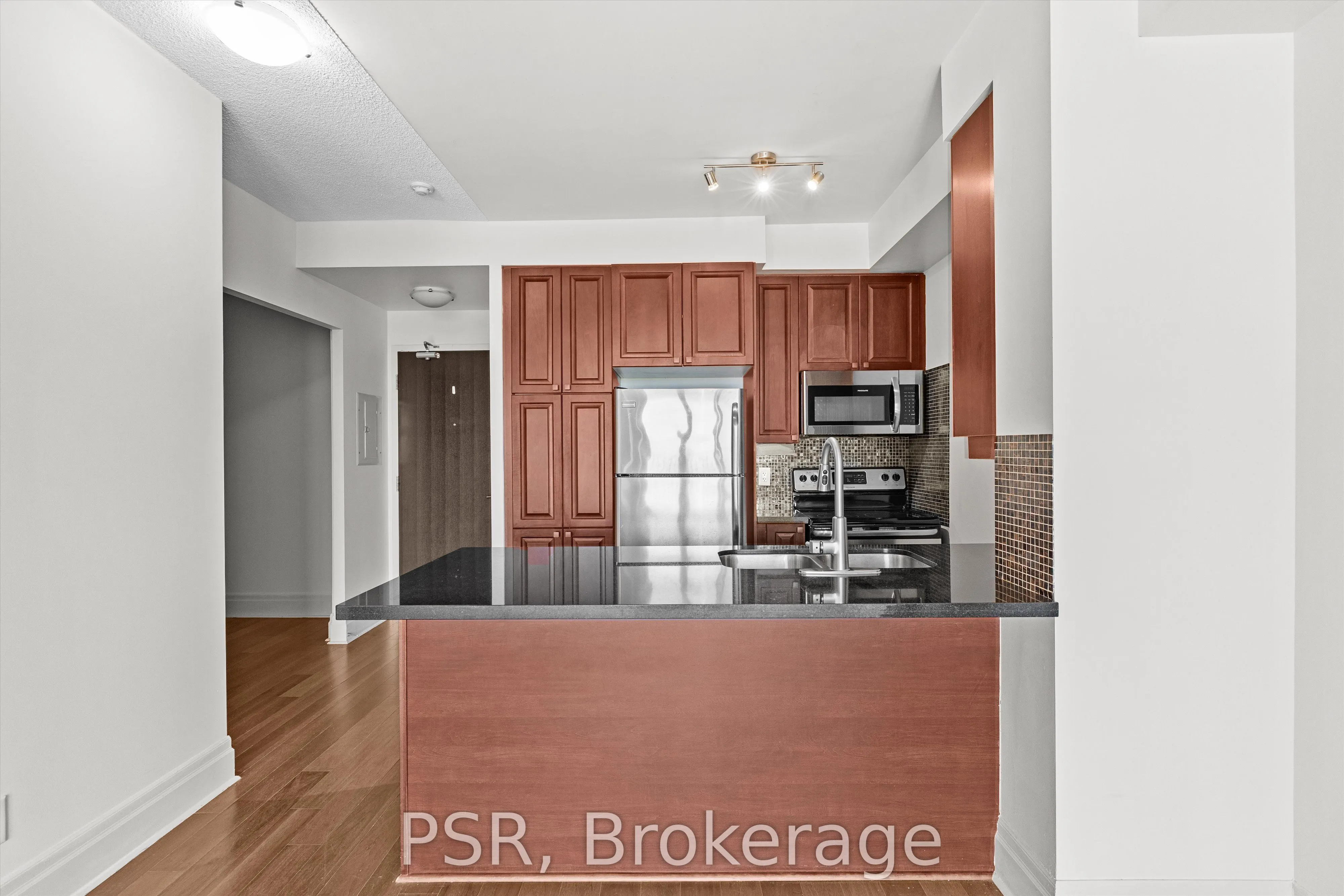 151 Upper Duke Crescent, #706
