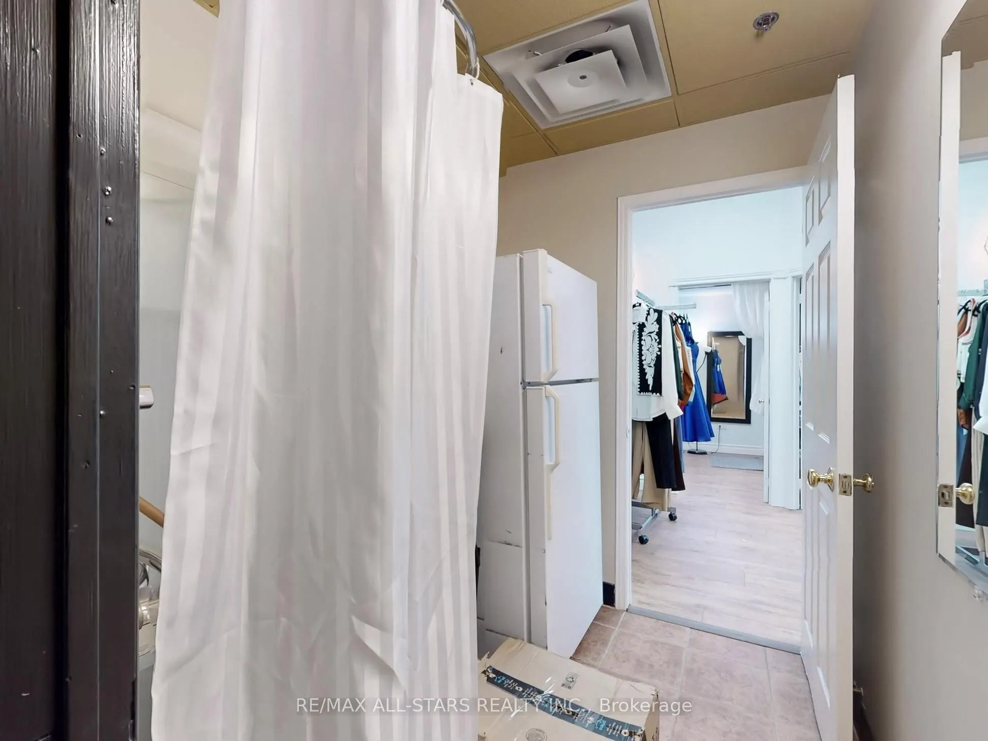 38 Wellington Street E, #3A