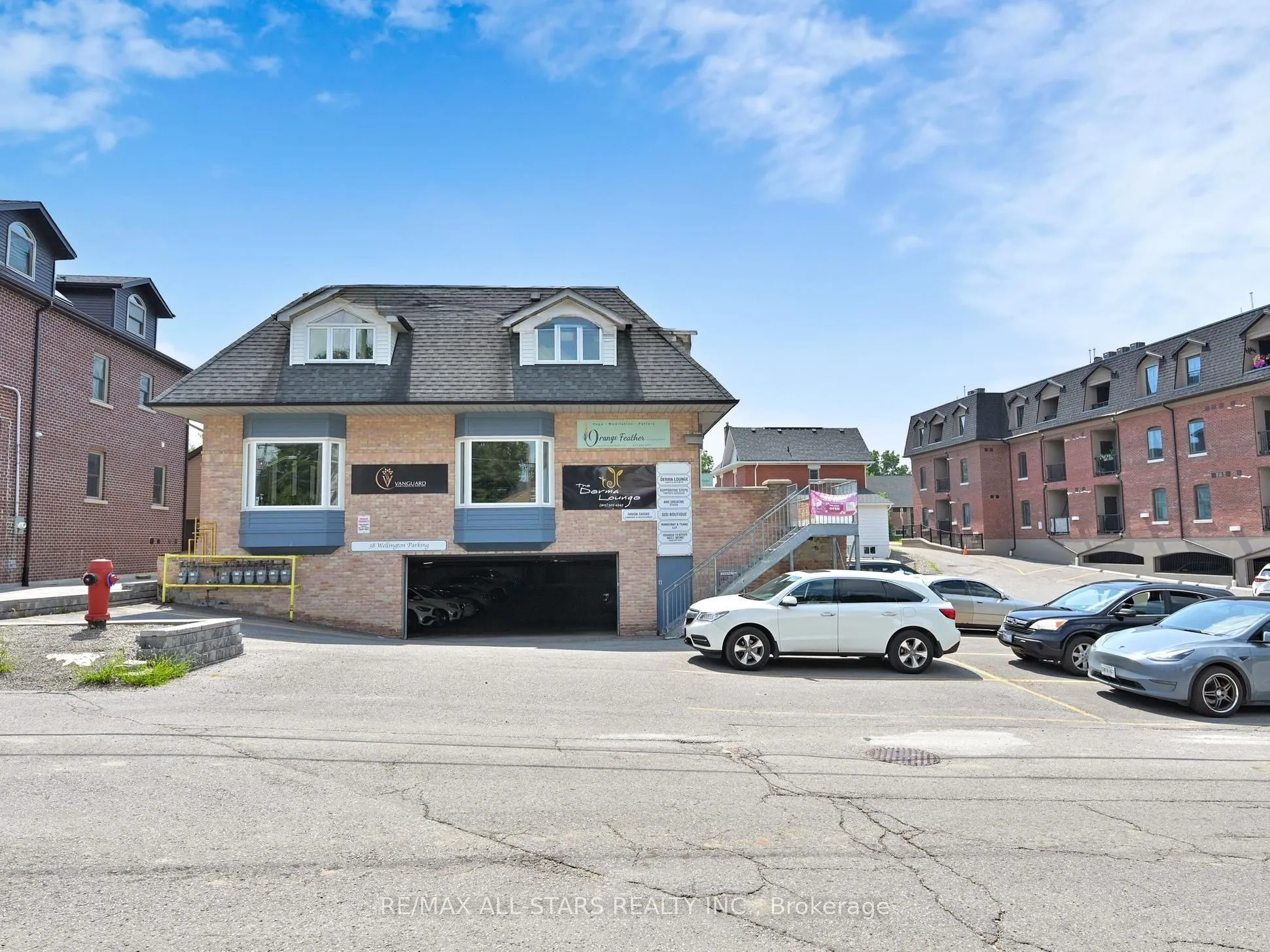 38 Wellington Street E, #3A