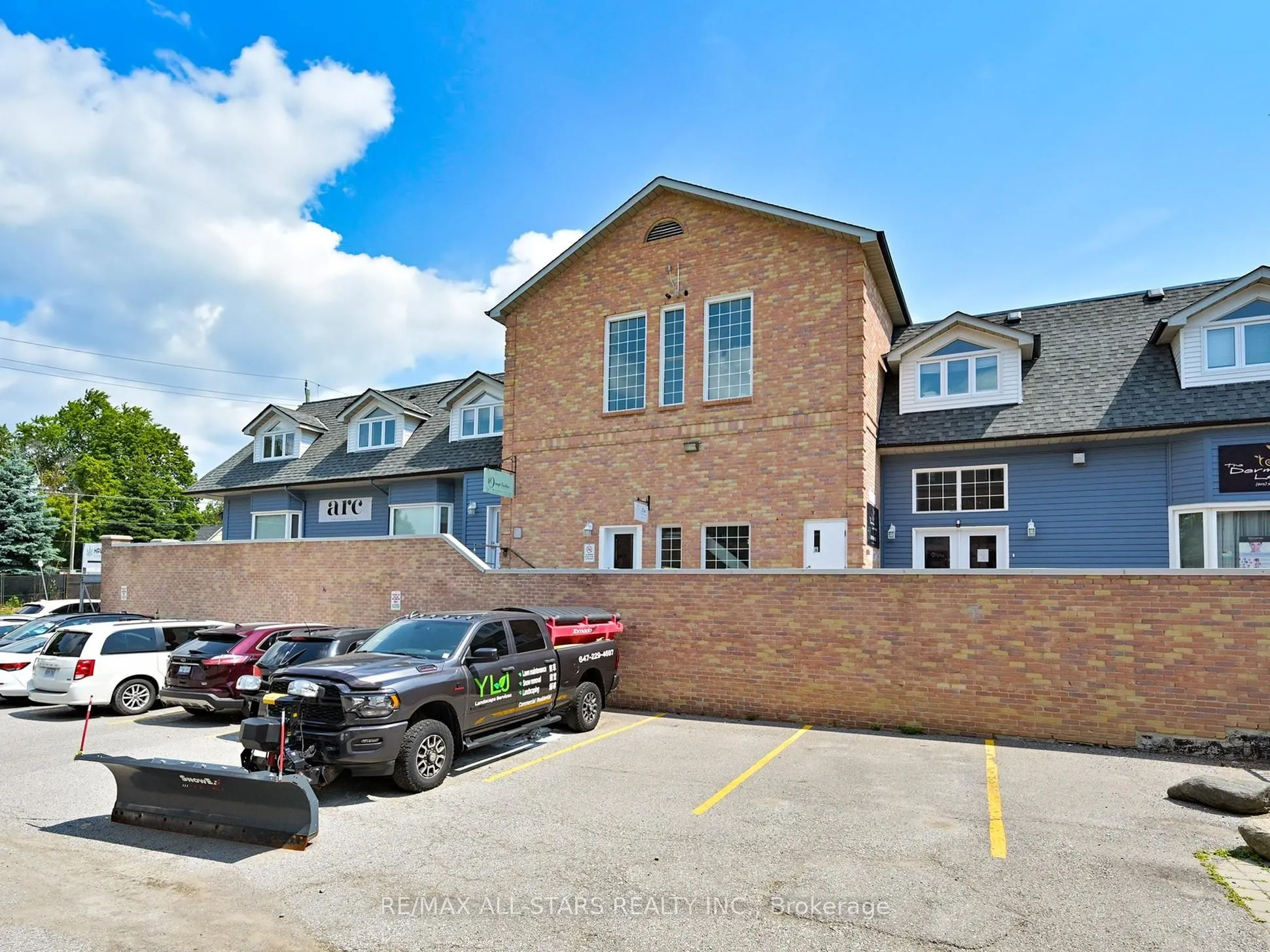 38 Wellington Street E, #3A