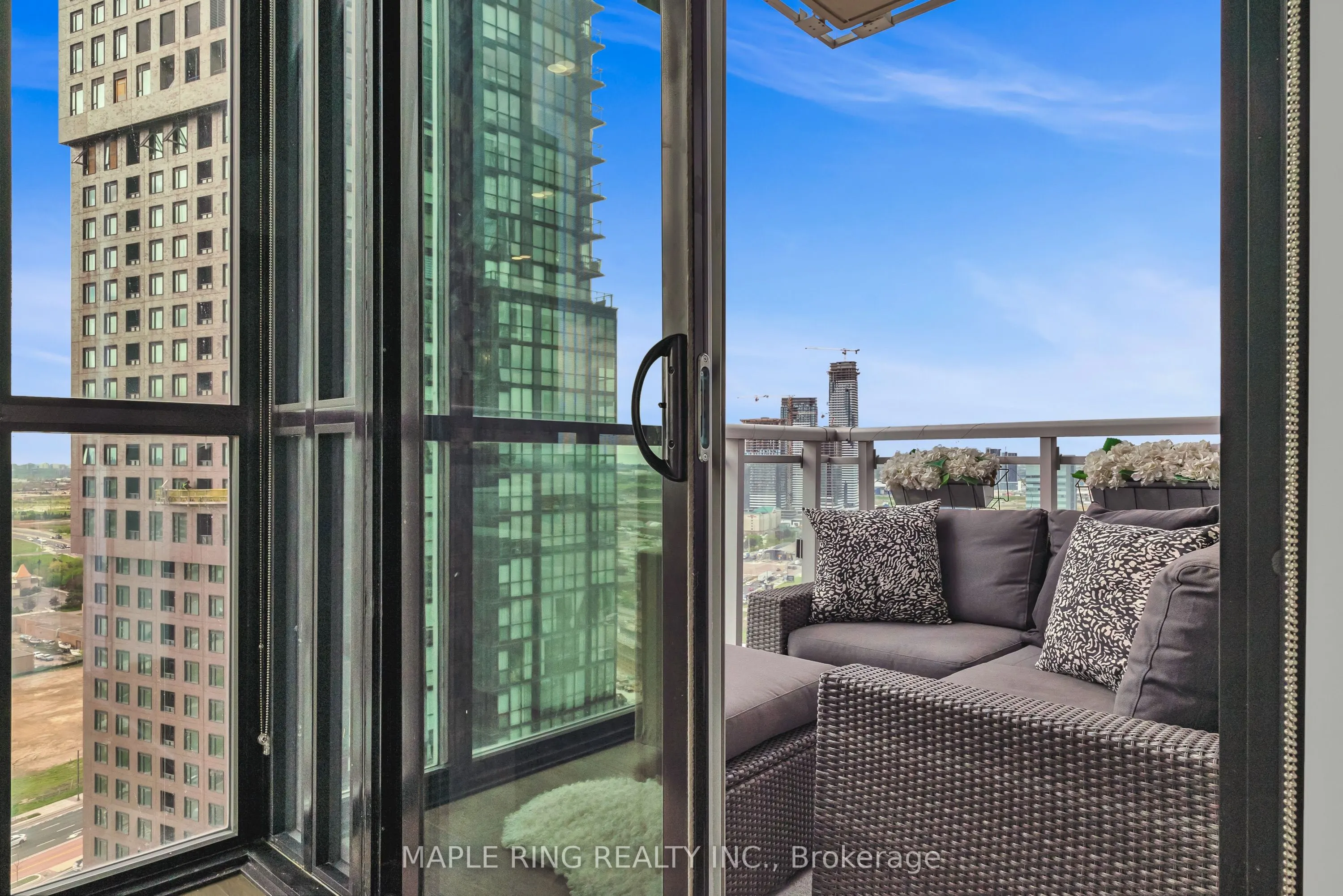 2916 Highway 7 Road, #2203