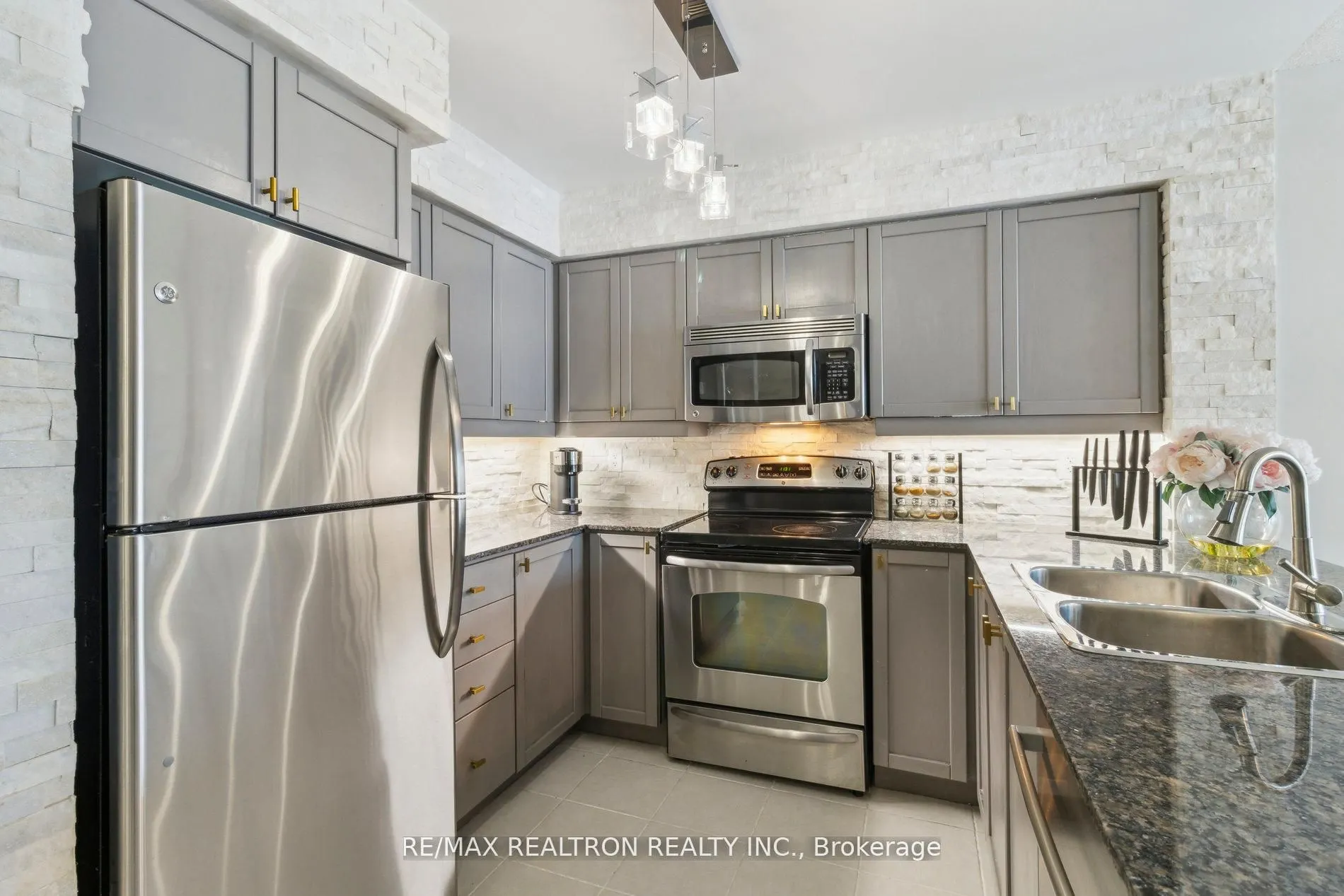 185 Oneida Crescent, #Ph12