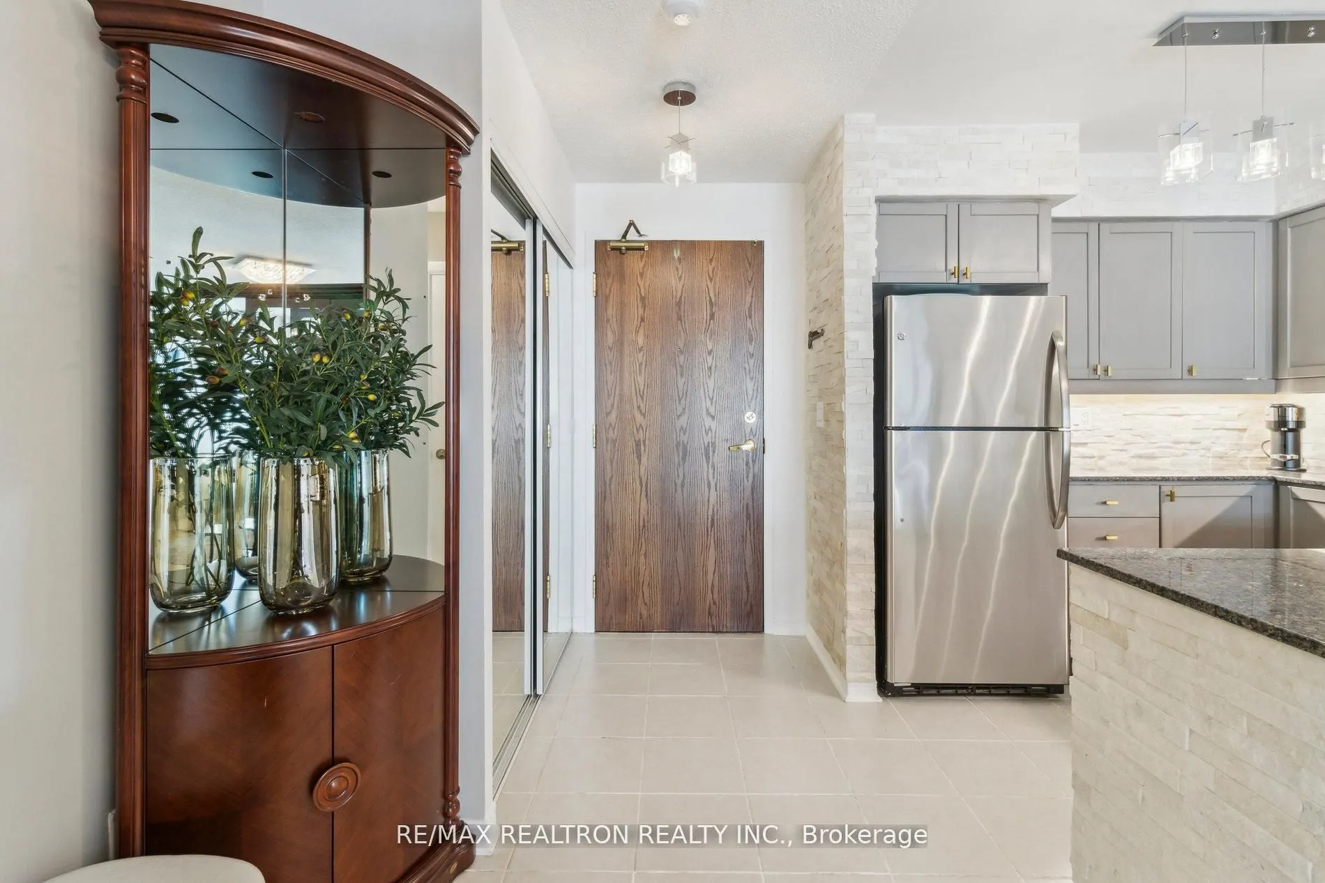 185 Oneida Crescent, #Ph12