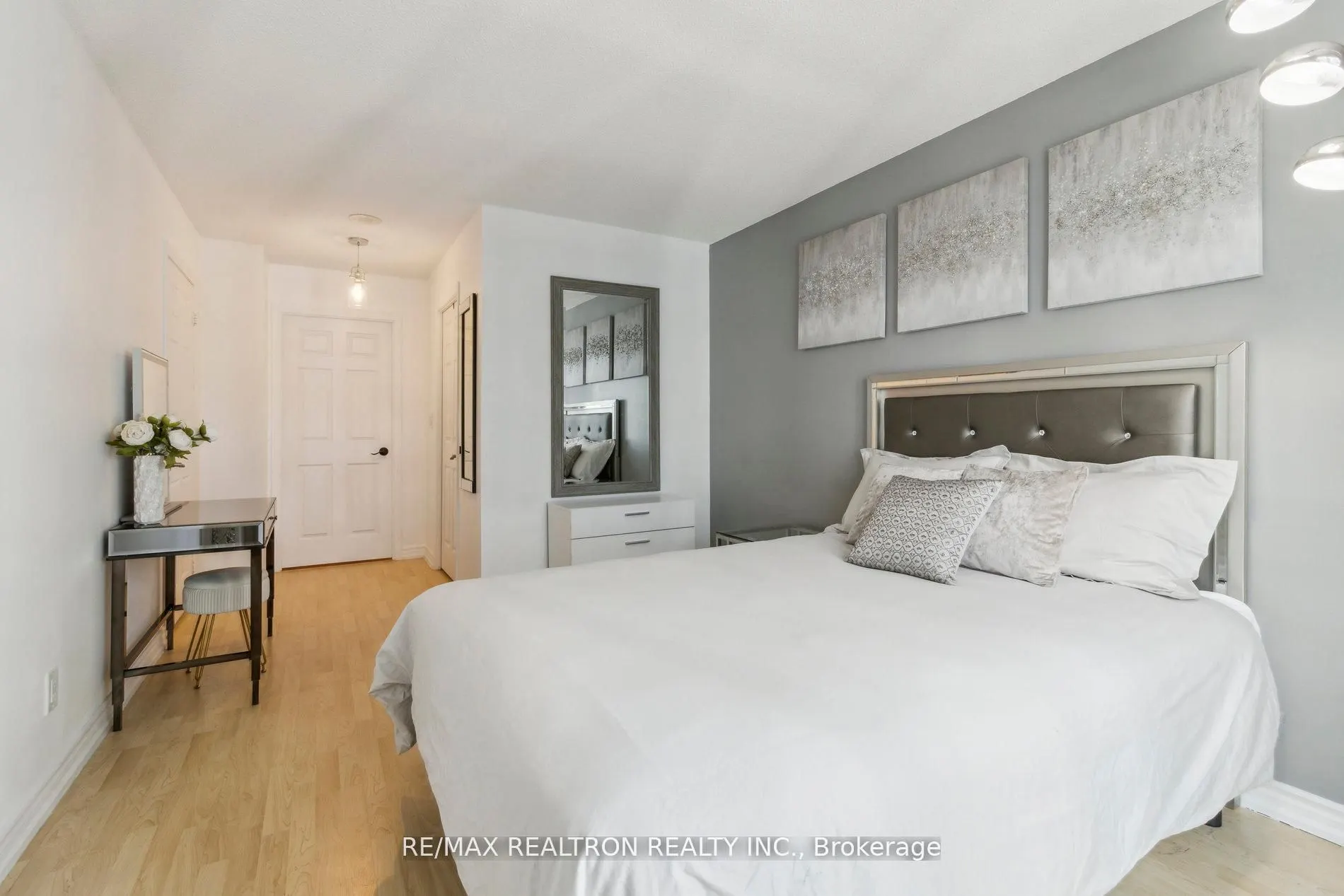 185 Oneida Crescent, #Ph12
