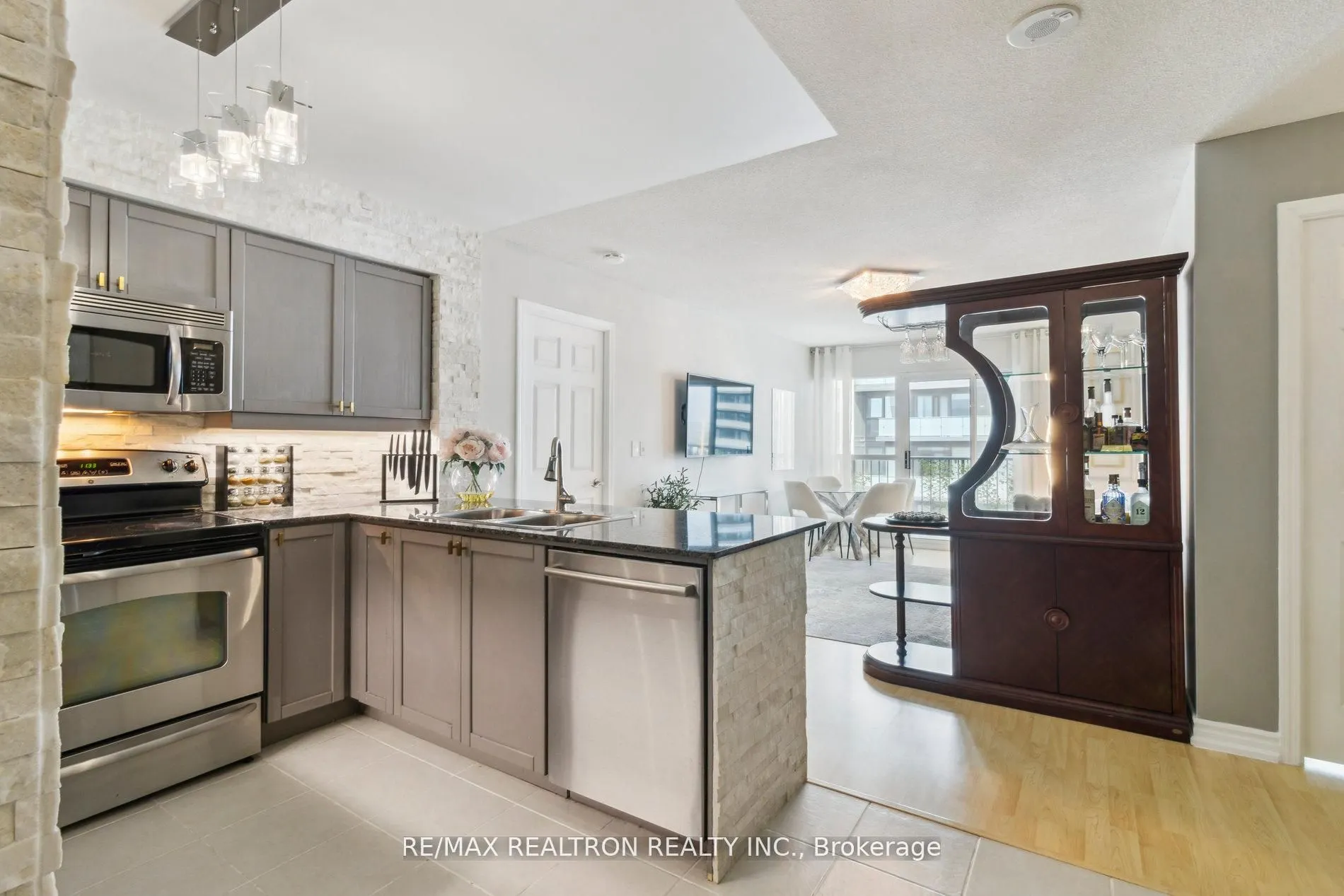 185 Oneida Crescent, #Ph12