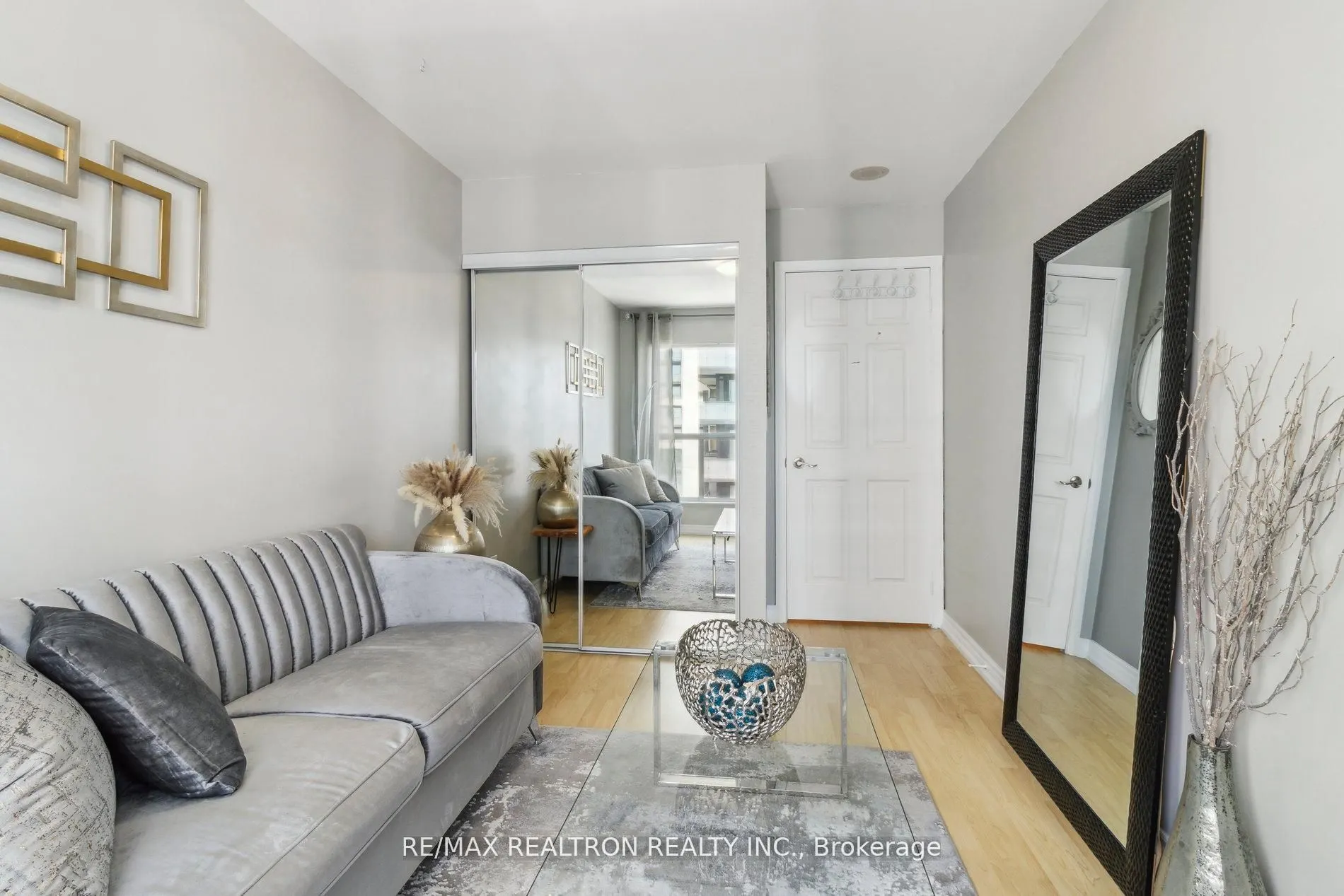 185 Oneida Crescent, #Ph12