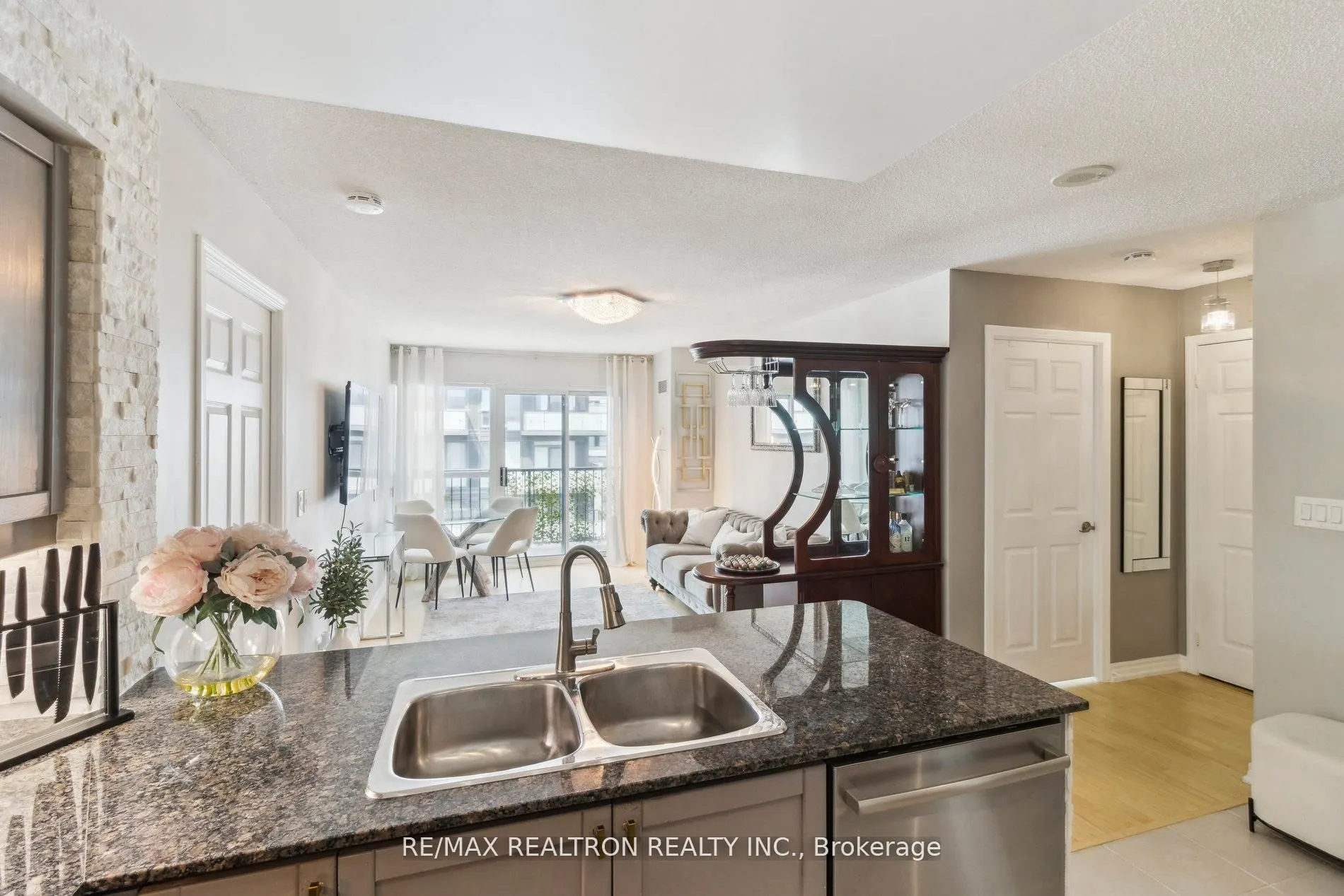 185 Oneida Crescent, #Ph12