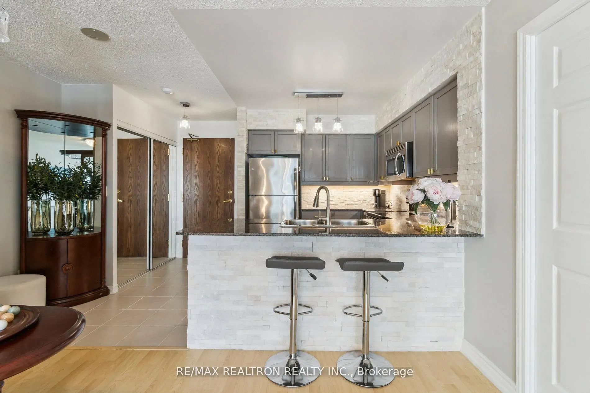 185 Oneida Crescent, #Ph12