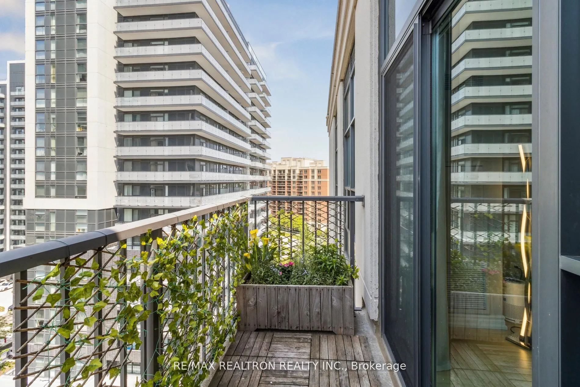 185 Oneida Crescent, #Ph12