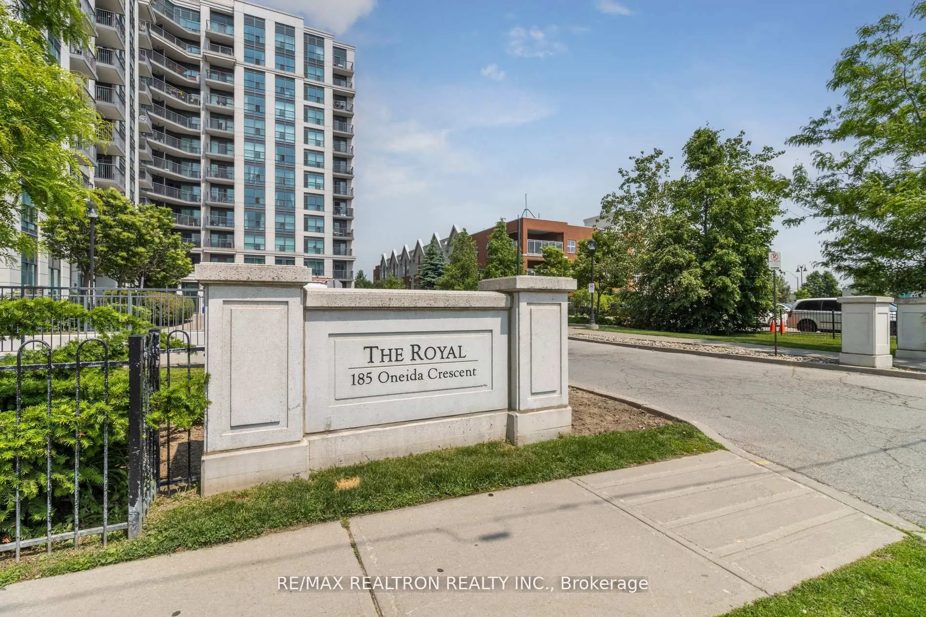 185 Oneida Crescent, #Ph12