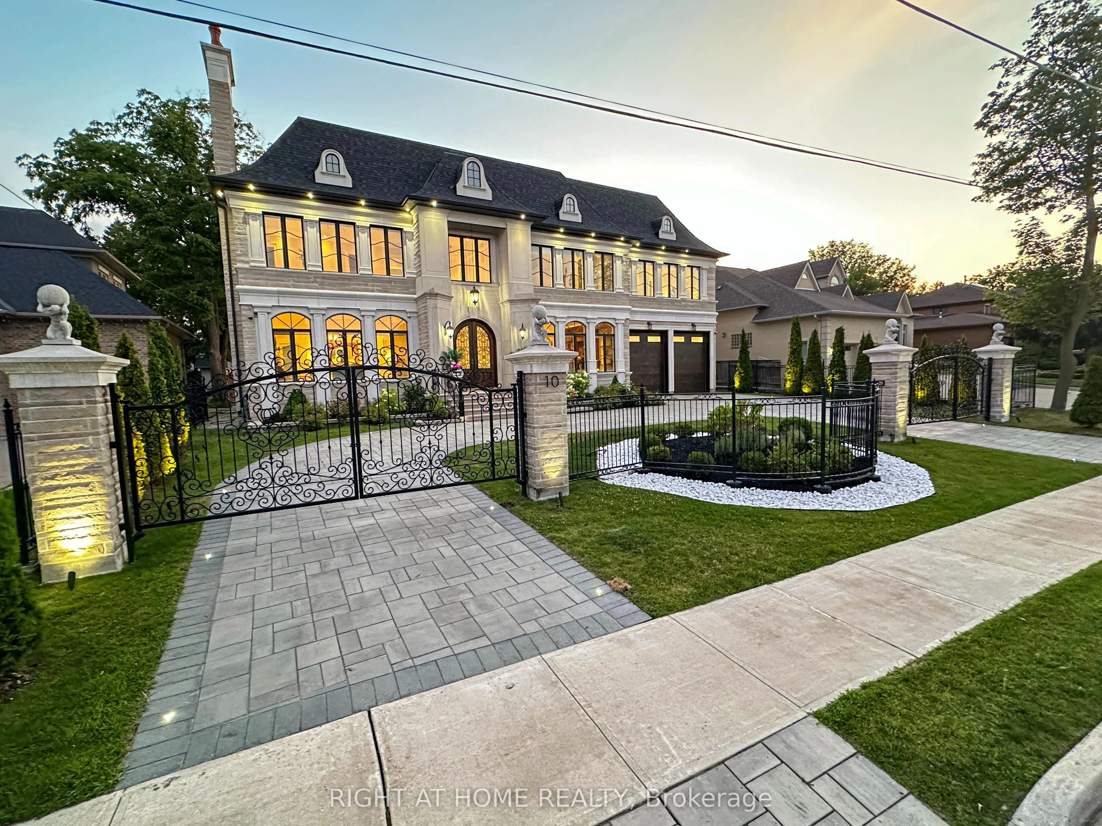 10 Yongeview Avenue