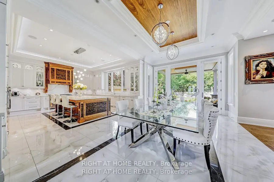 10 Yongeview Avenue