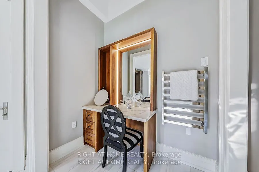10 Yongeview Avenue