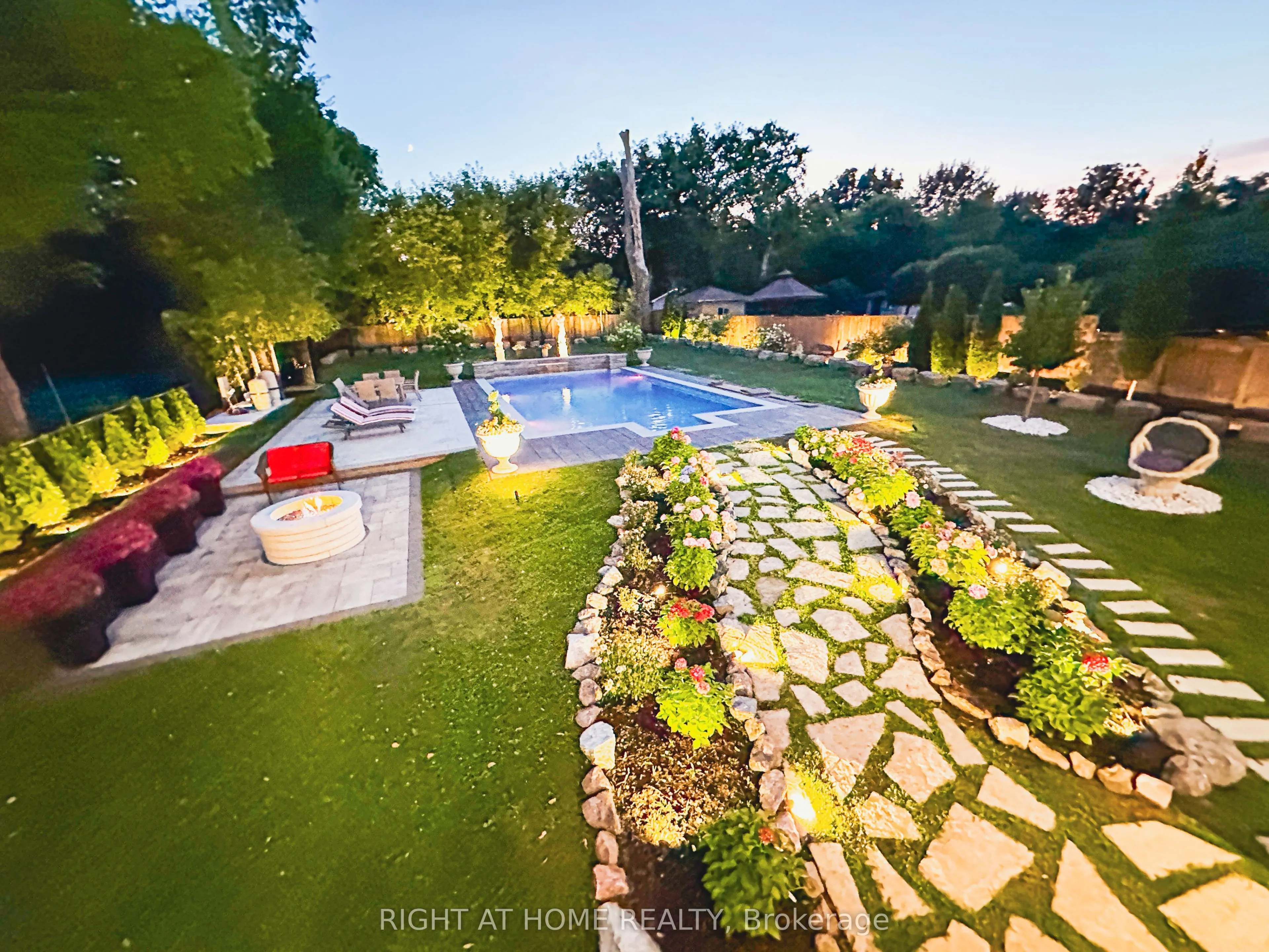 10 Yongeview Avenue