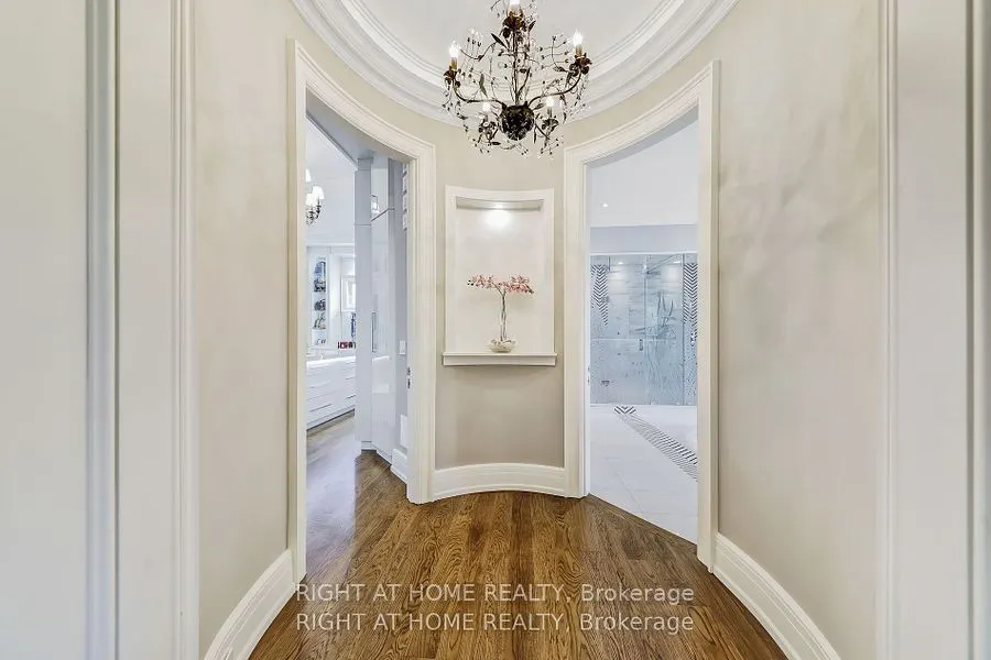 10 Yongeview Avenue