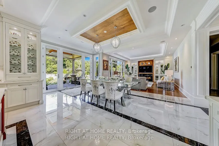 10 Yongeview Avenue