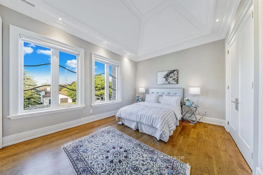 10 Yongeview Avenue