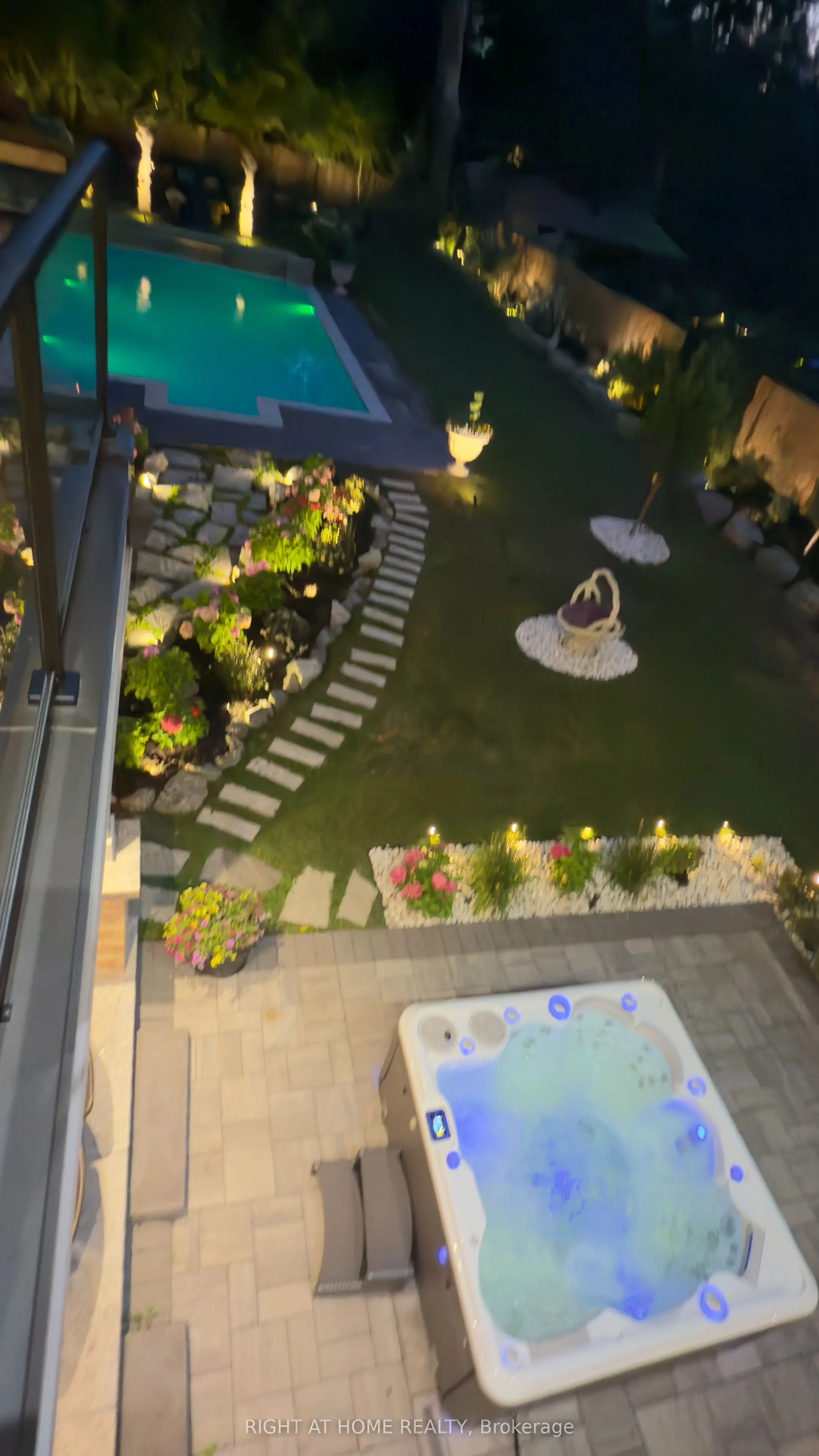 10 Yongeview Avenue