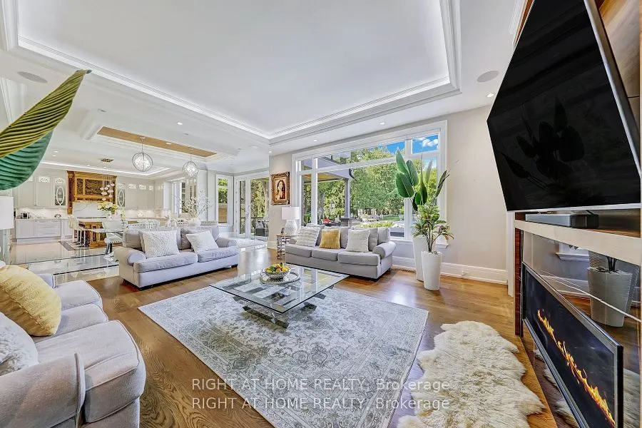 10 Yongeview Avenue