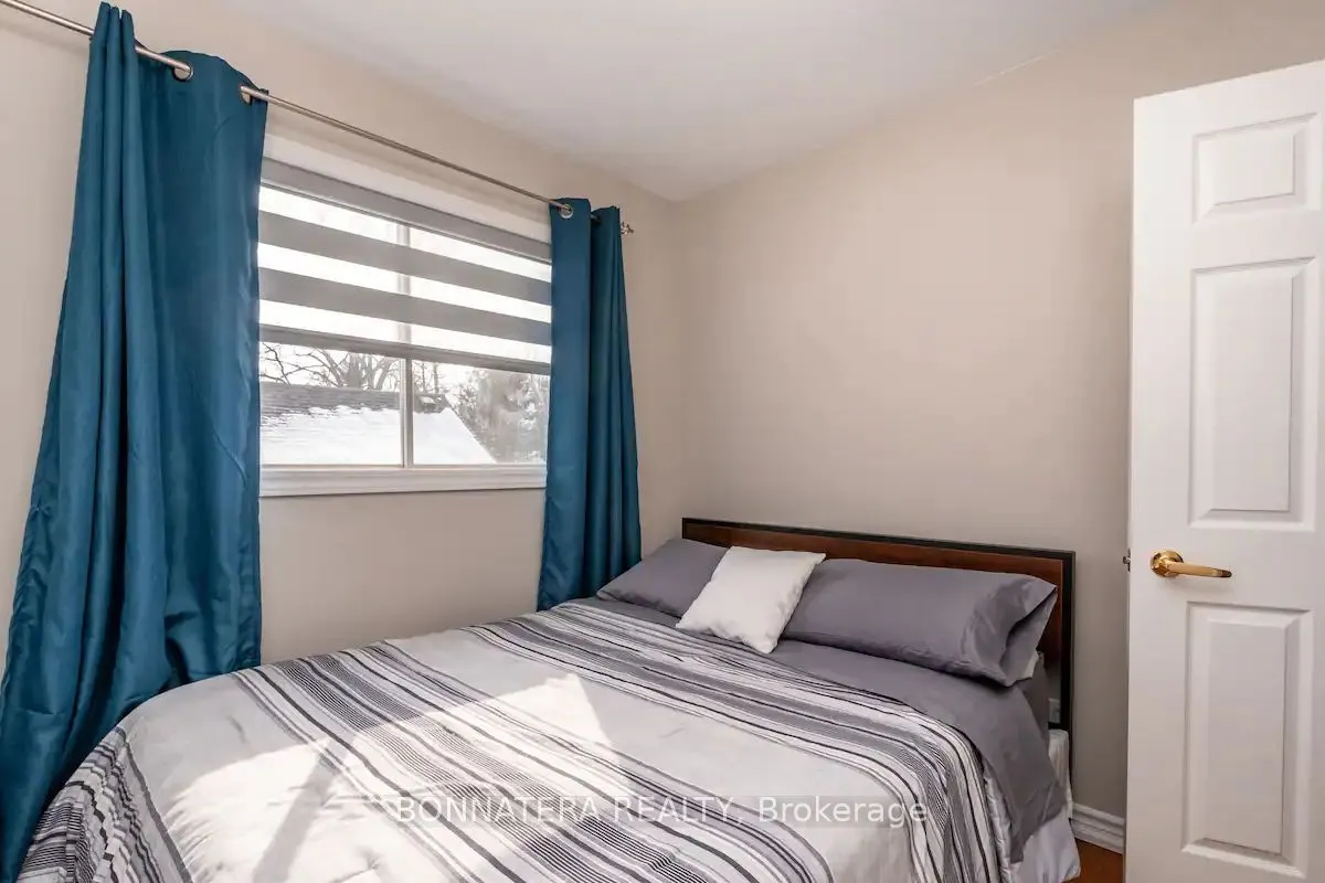 687 INNISFIL BEACH Road