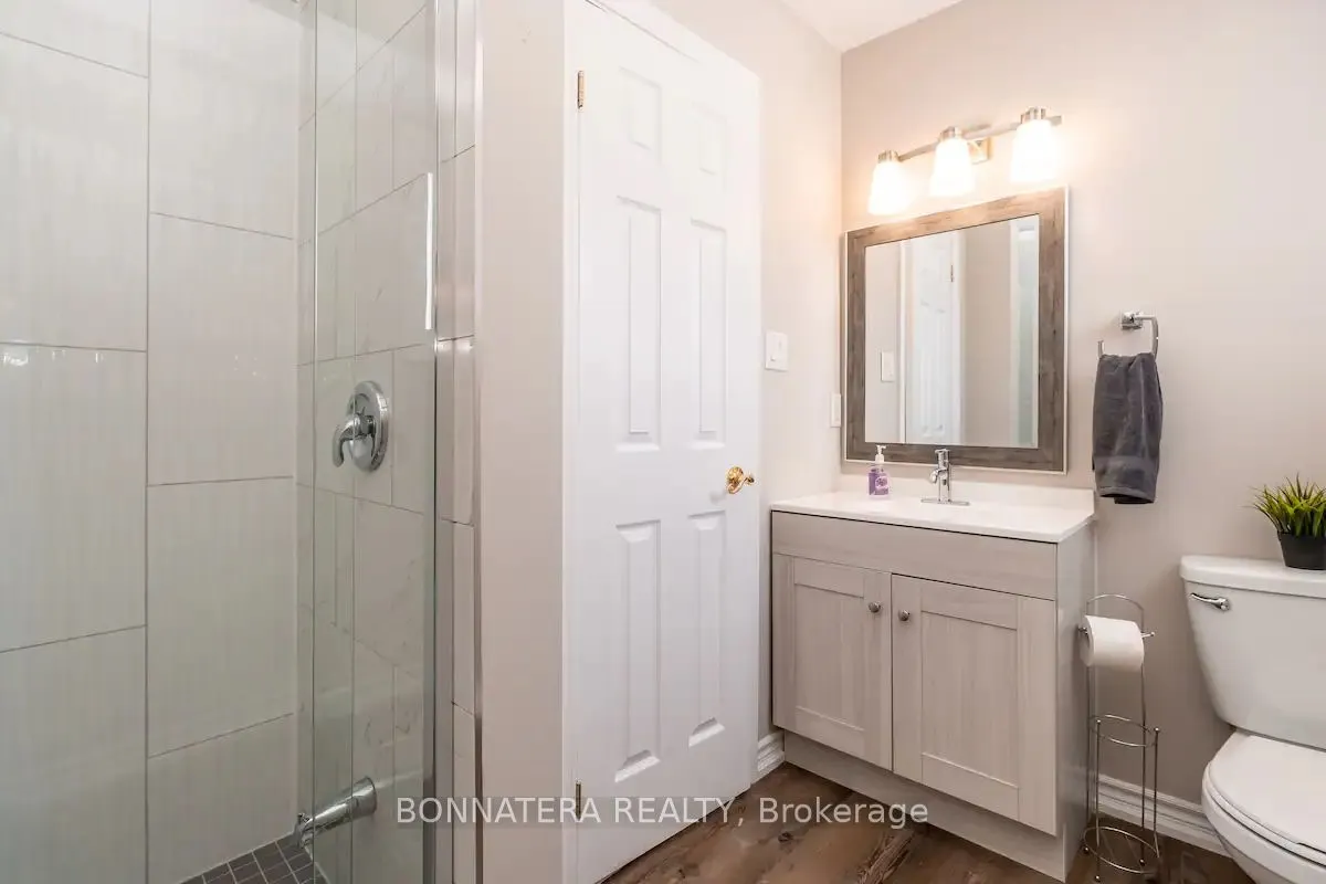687 INNISFIL BEACH Road