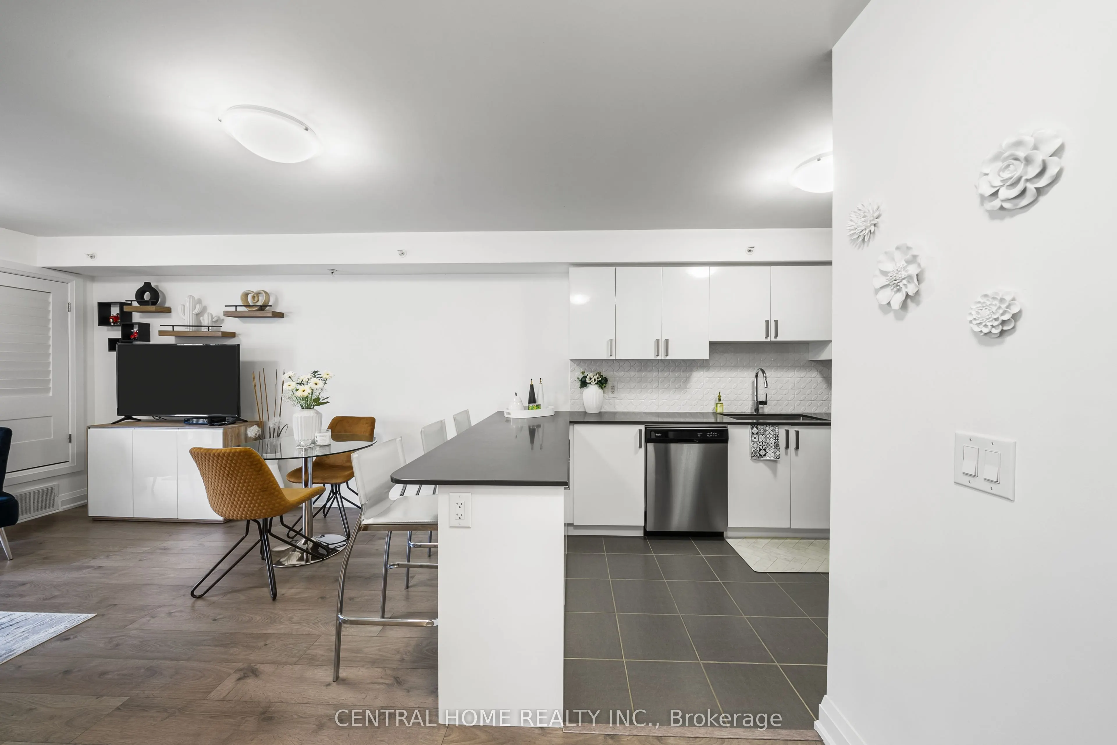 481 Rupert Avenue, #224