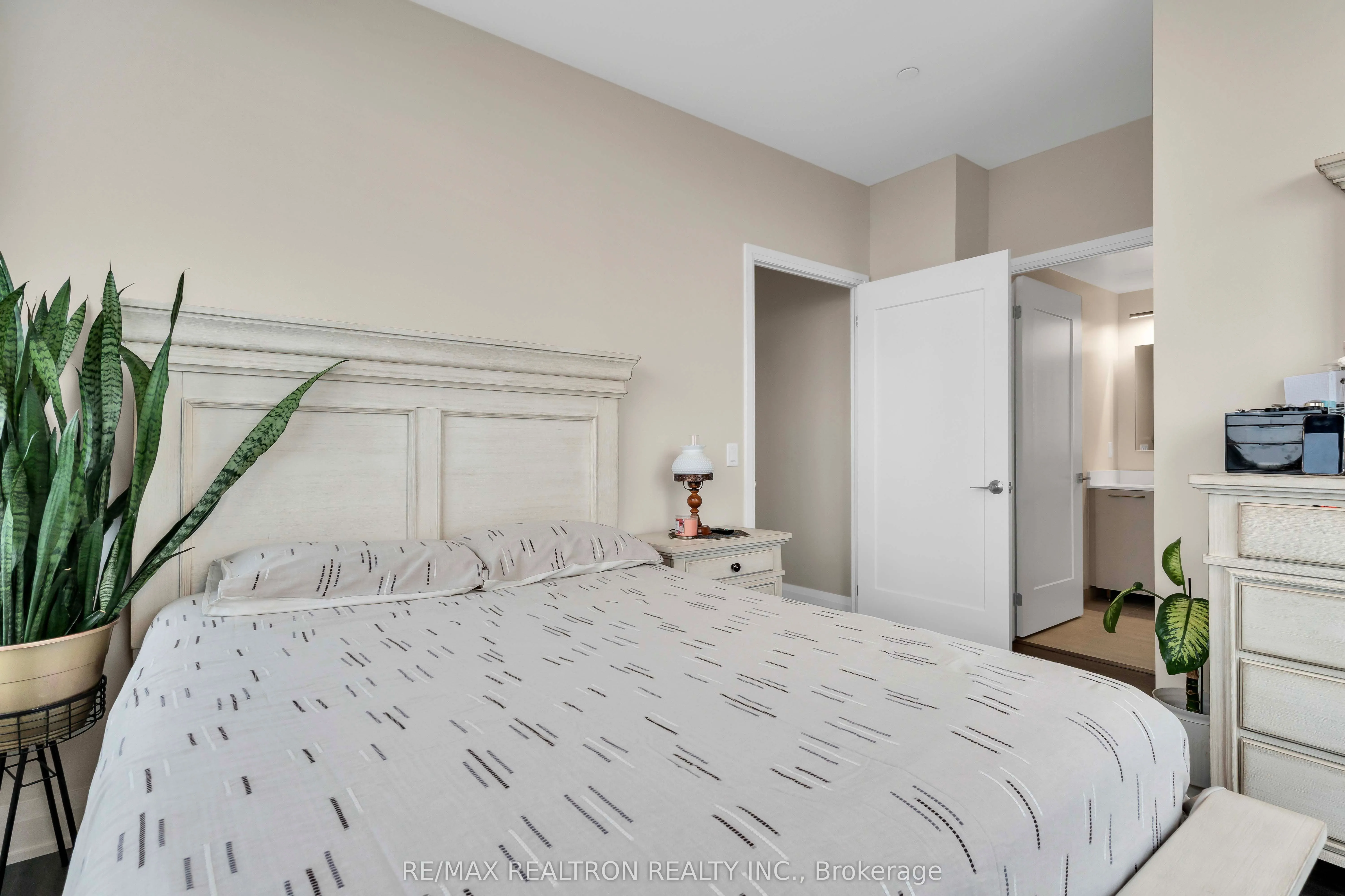 18 water walk Drive, #3903