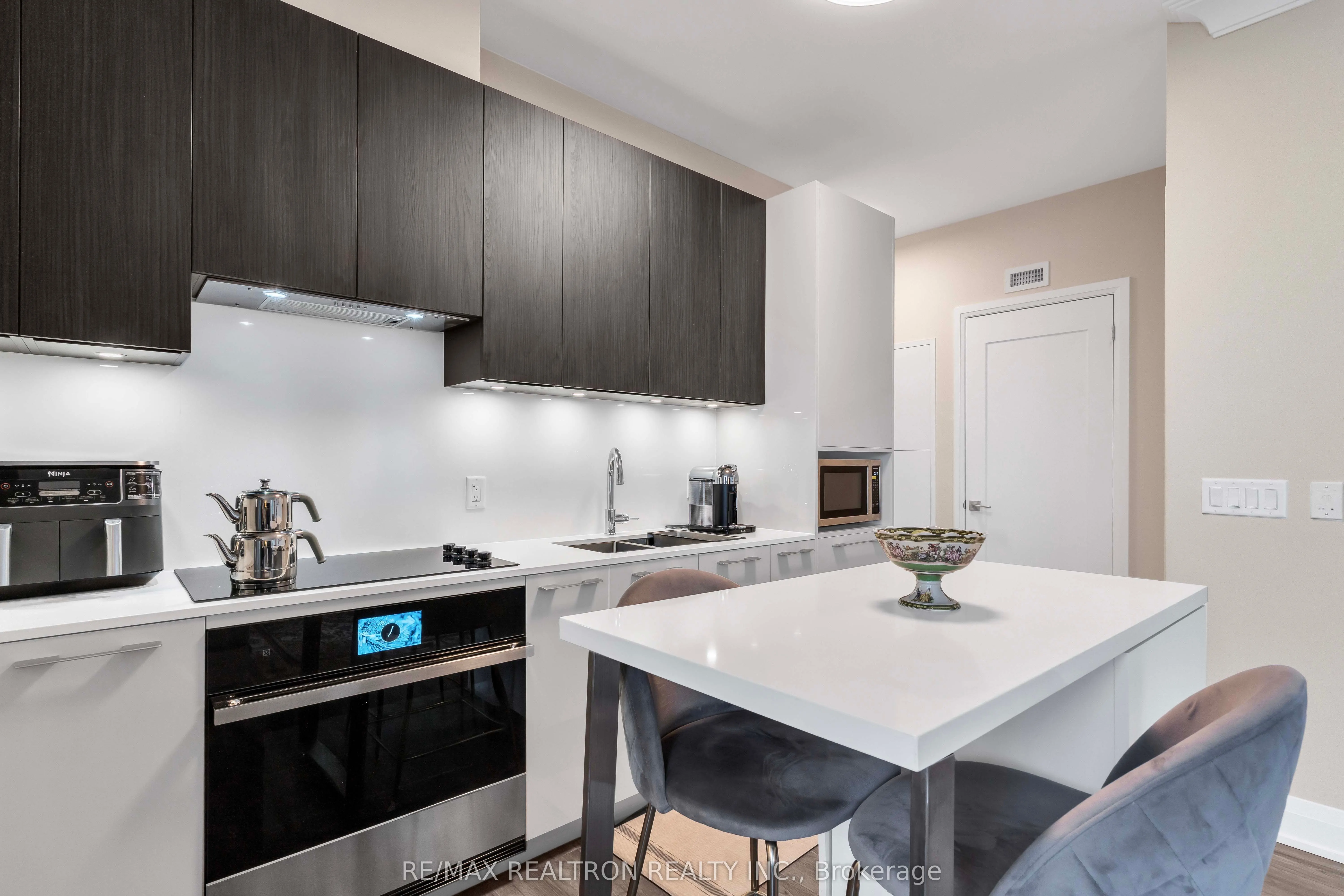 18 water walk Drive, #3903
