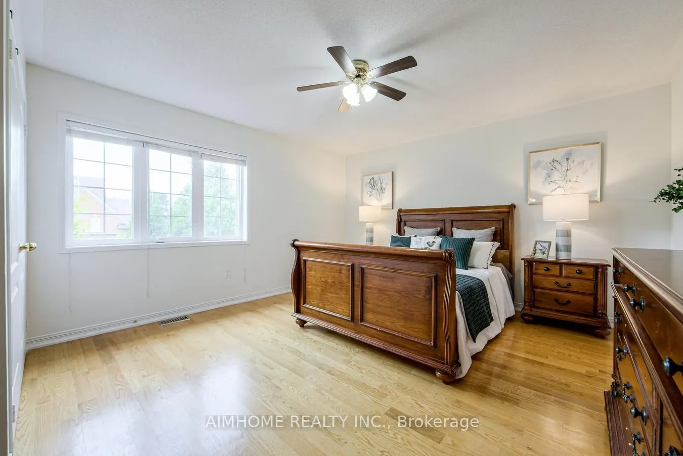 31 Courtney Crescent