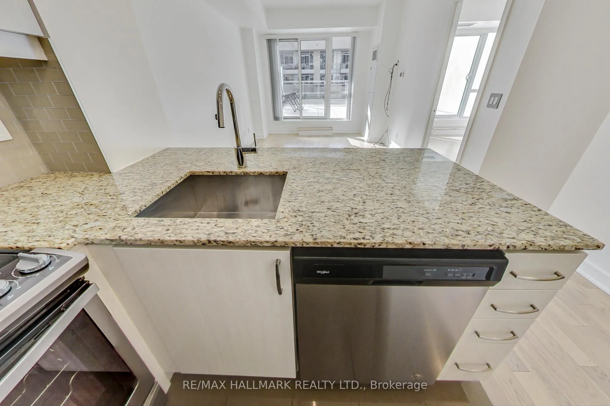 9201 Yonge Street, #706